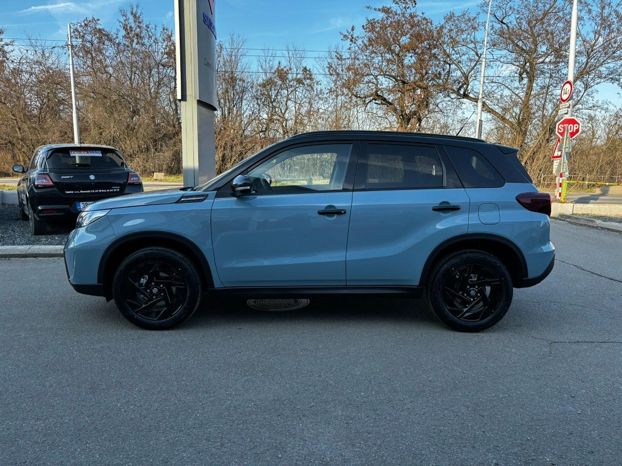 Suzuki Vitara, 4x4 automat Black Edition - fotka 4