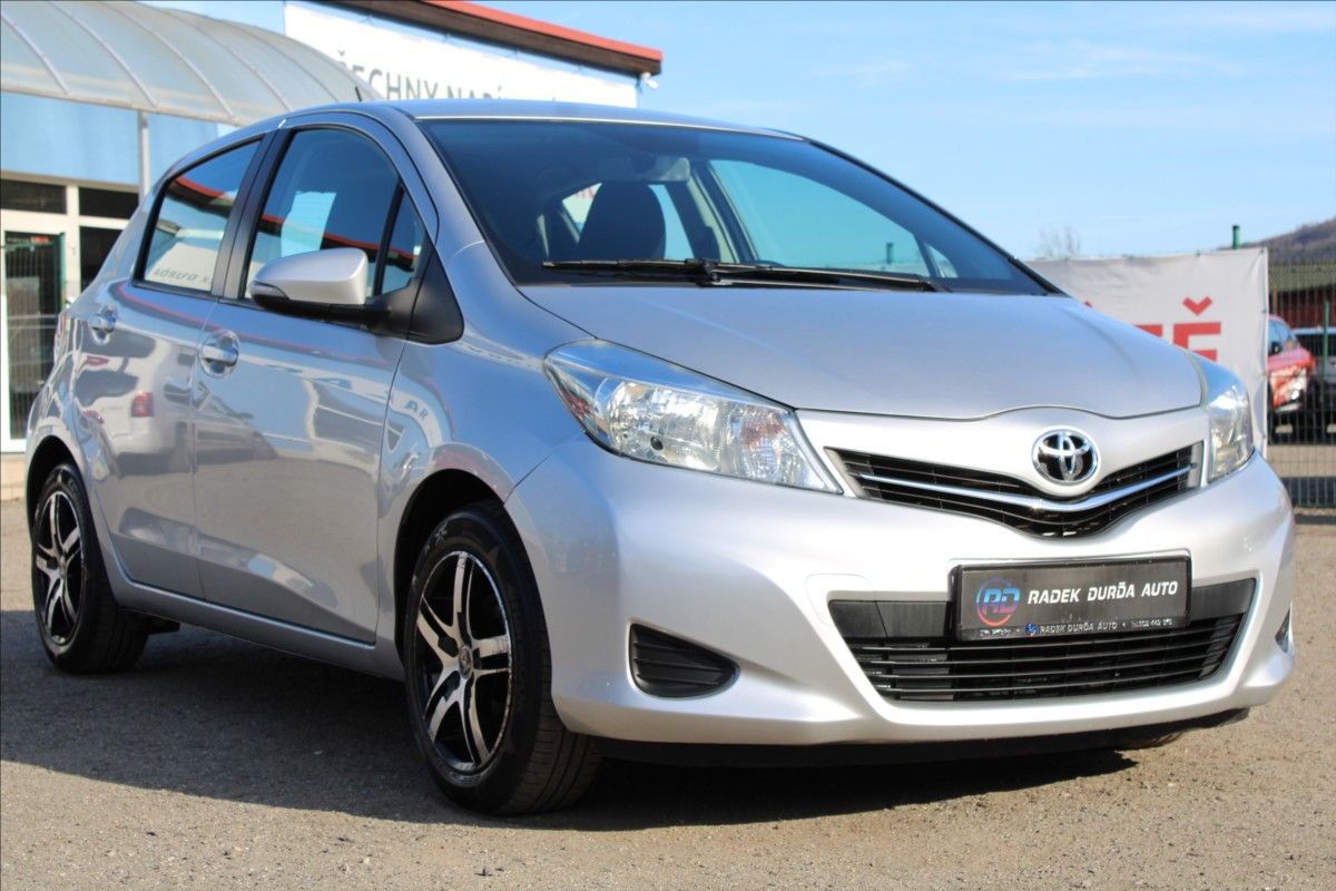 Toyota Yaris, 1,0 VVT-i  NOVÉ V ČR,1.MAJITEL - fotka 3