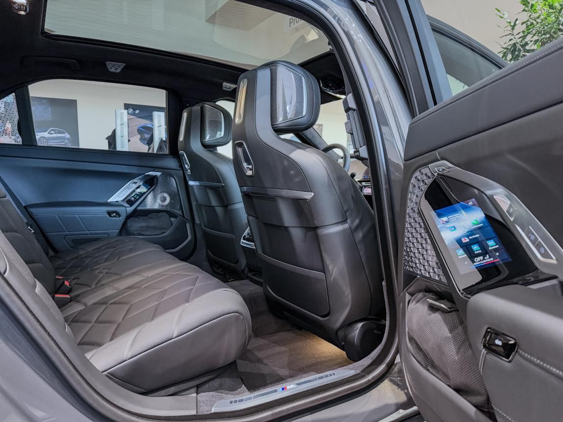 BMW Řada 7, M760e xDrive Sedan - fotka 6
