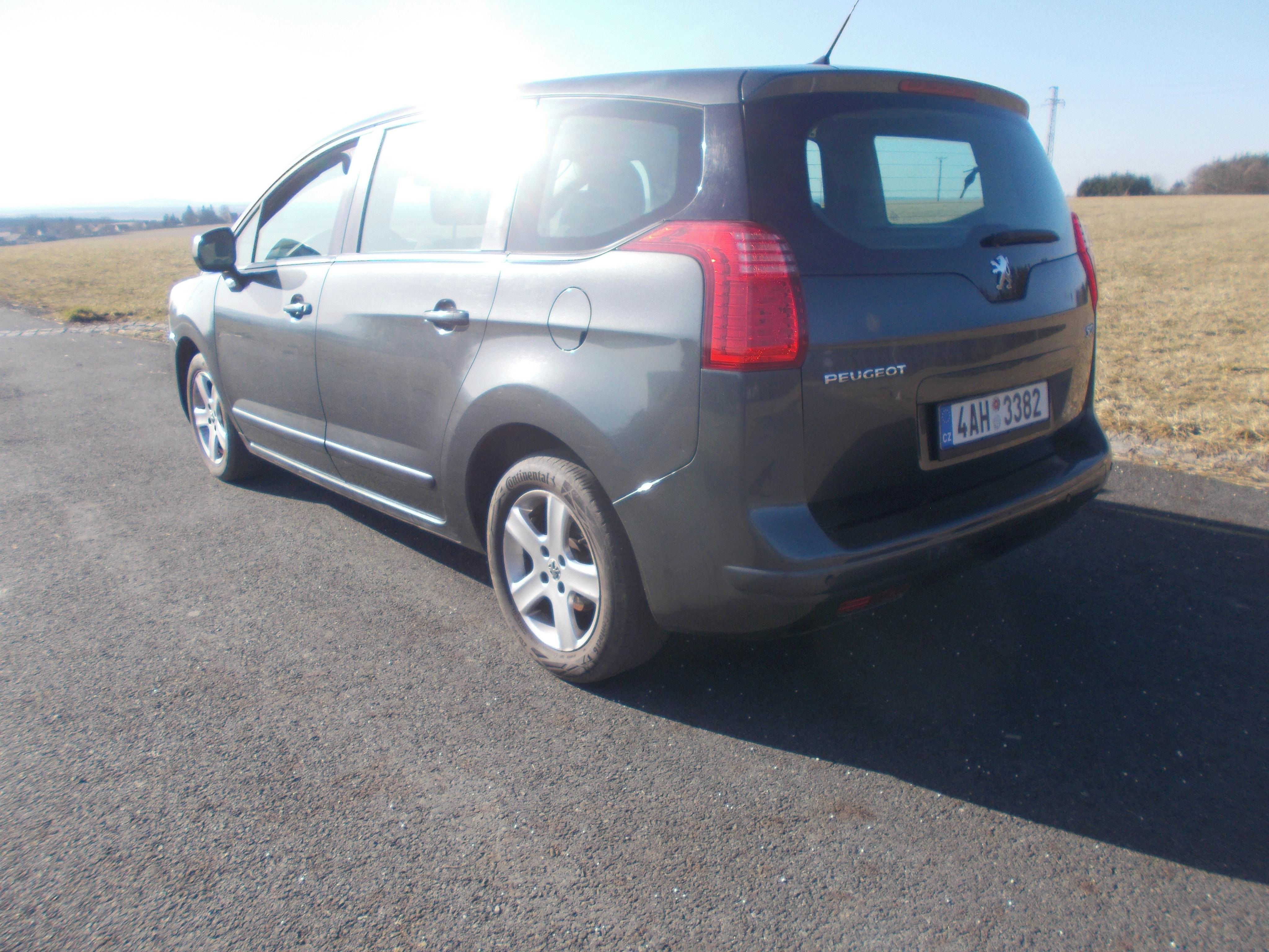 Peugeot 5008, 1,6 HDI 7 MÍSTNÉ,SERVISOVANÉ - fotka 3
