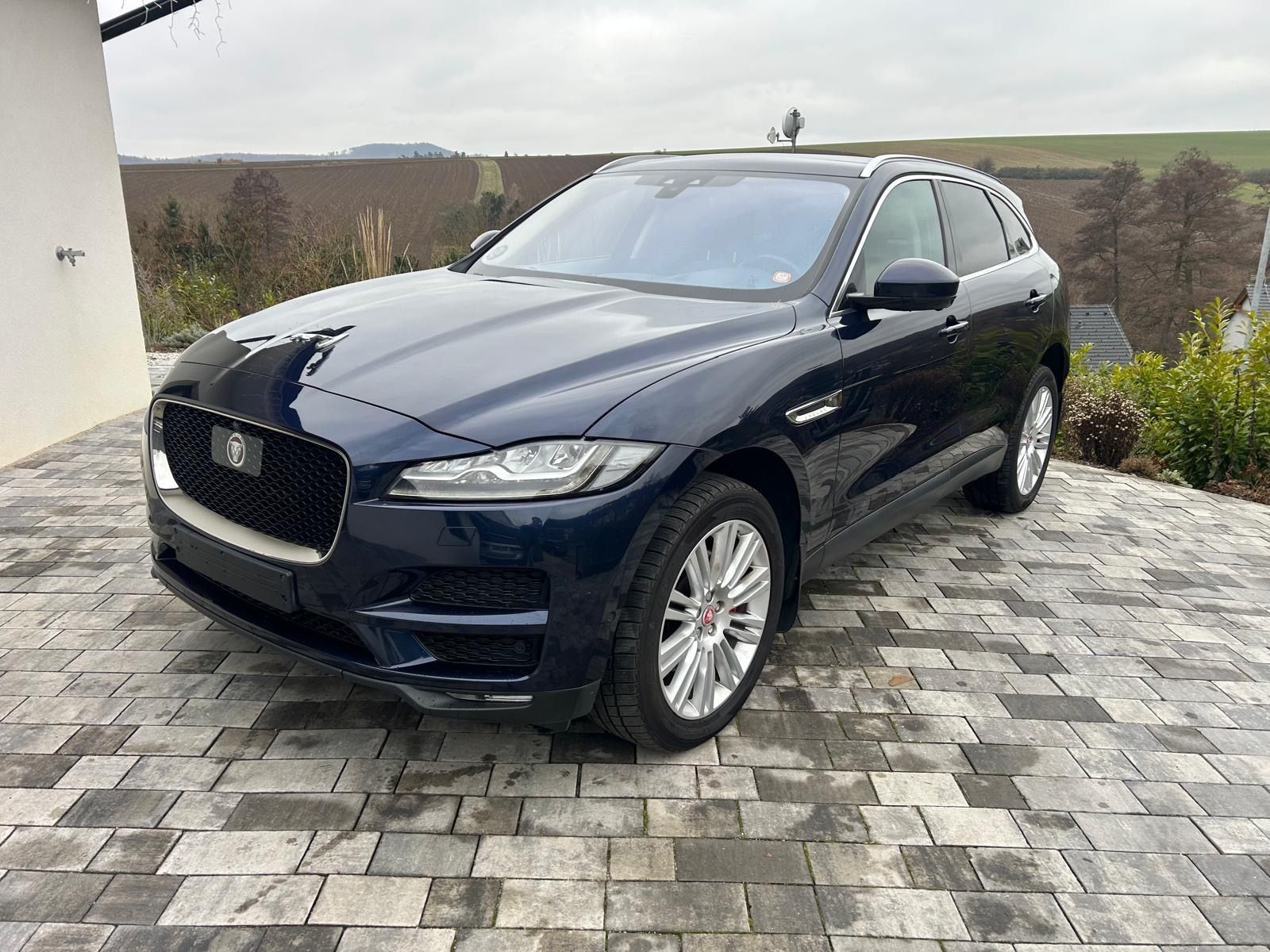 Jaguar F-Pace, 3.0d AWD Porfolio Blue - fotka 5