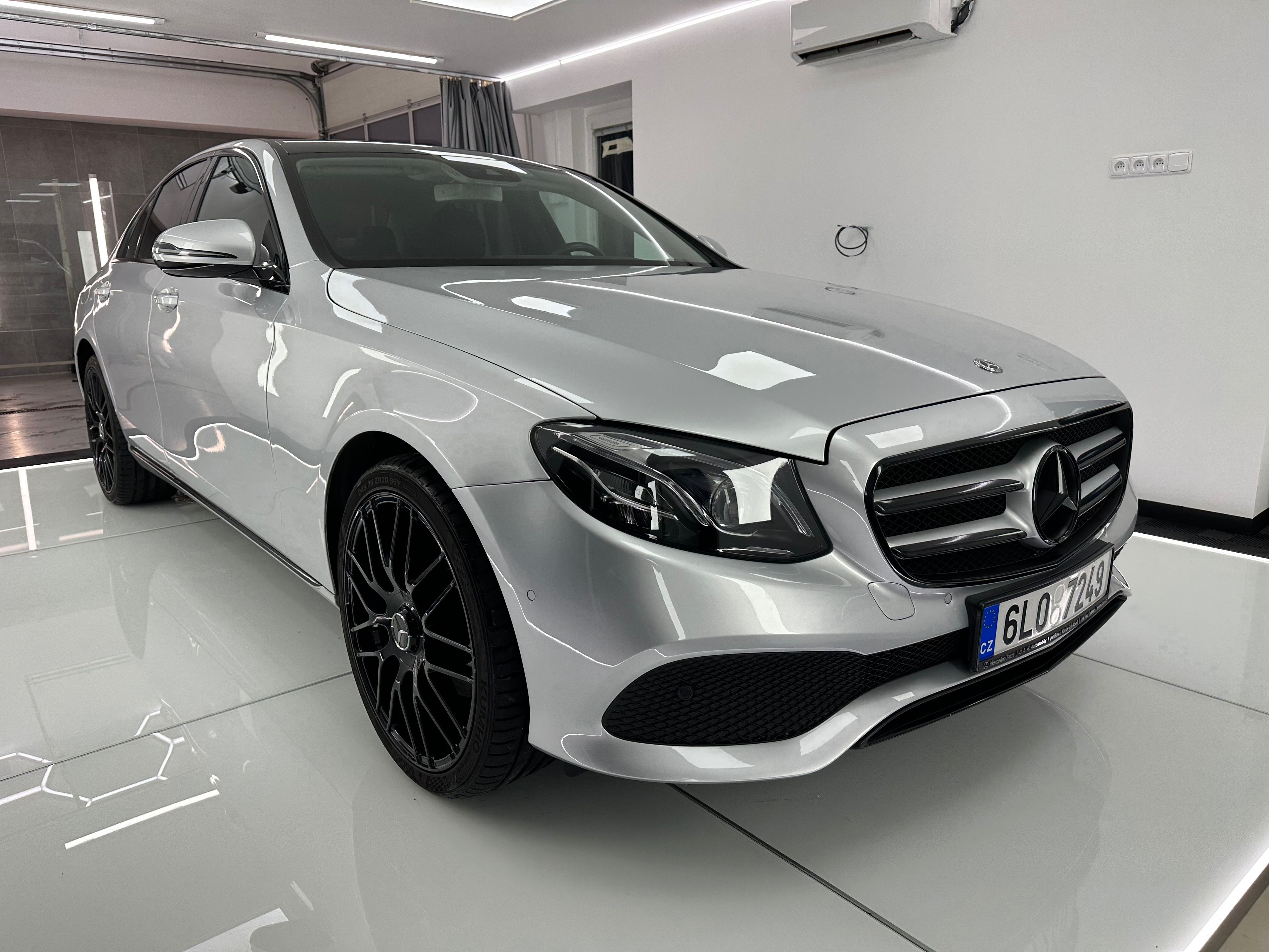 Mercedes-Benz Třídy E, 4x4 benzín - fotka 3