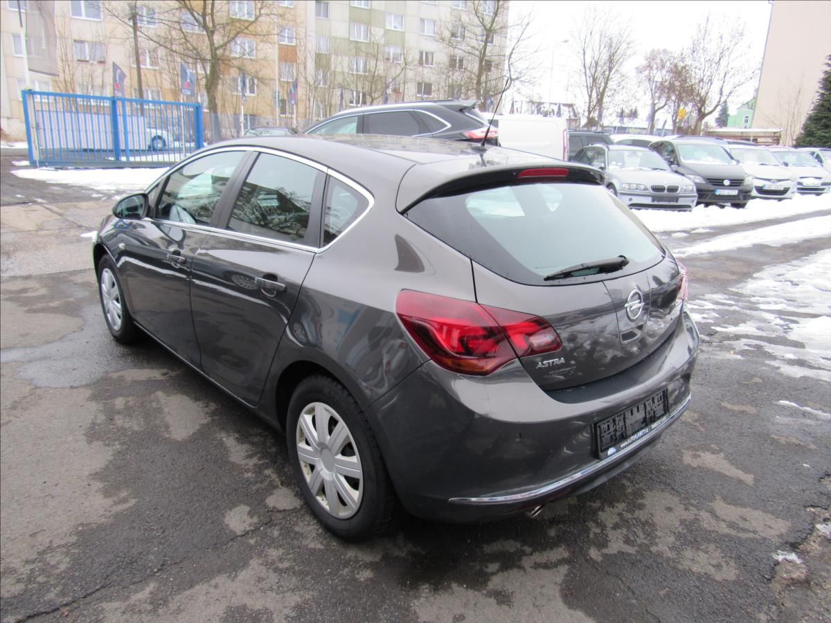 Opel Astra, 1,4 Turbo 103kW - fotka 4