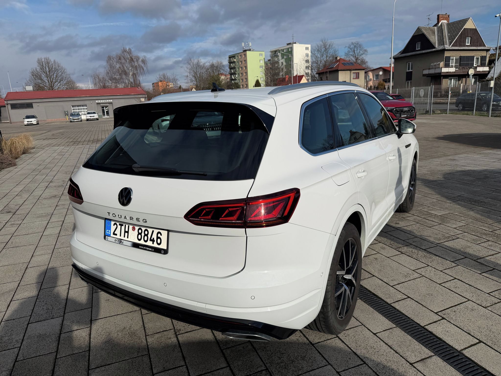 Volkswagen Touareg, R-line  210kW Tažné - fotka 2
