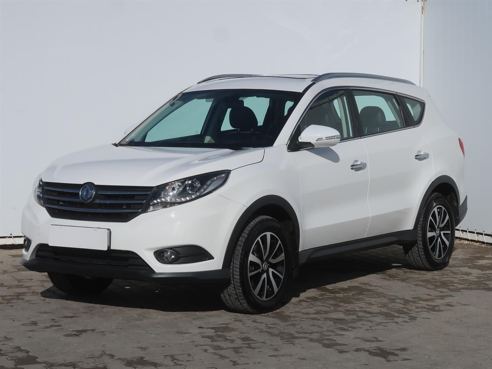 Dongfeng Glory 580, 1.5 Turbo, Automat, 7 míst - fotka 2