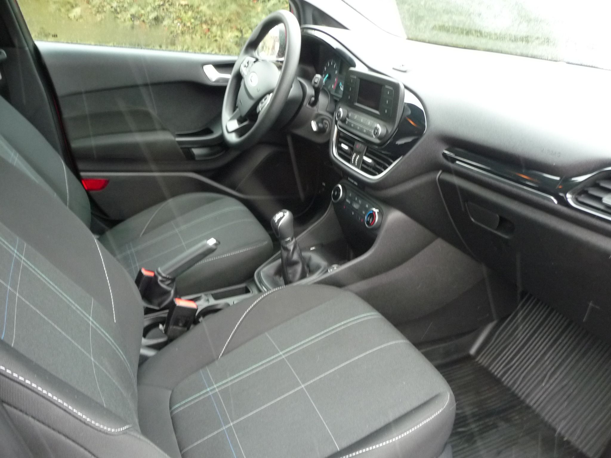 Ford Fiesta, 1.0i 62kw premium po 1.majit - fotka 6