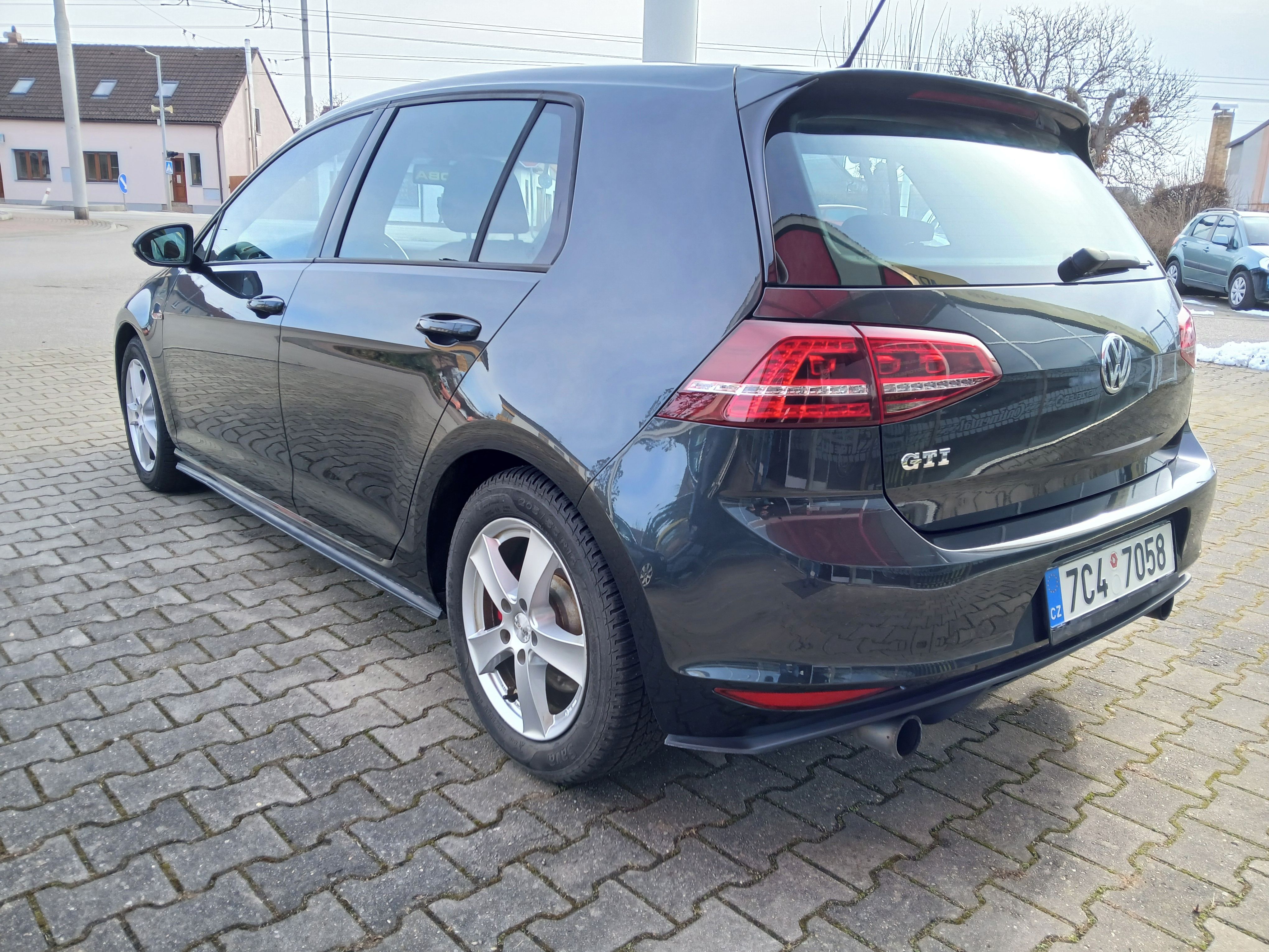 Volkswagen Golf, GTI VII, 162kW, man.1.maj.,ČR. - fotka 3
