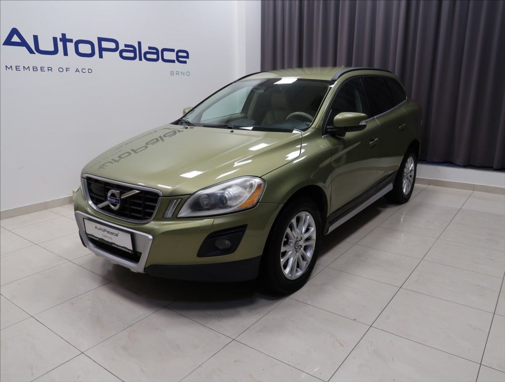 Volvo XC60, 2,4 D4 AWD AUT - fotka 2