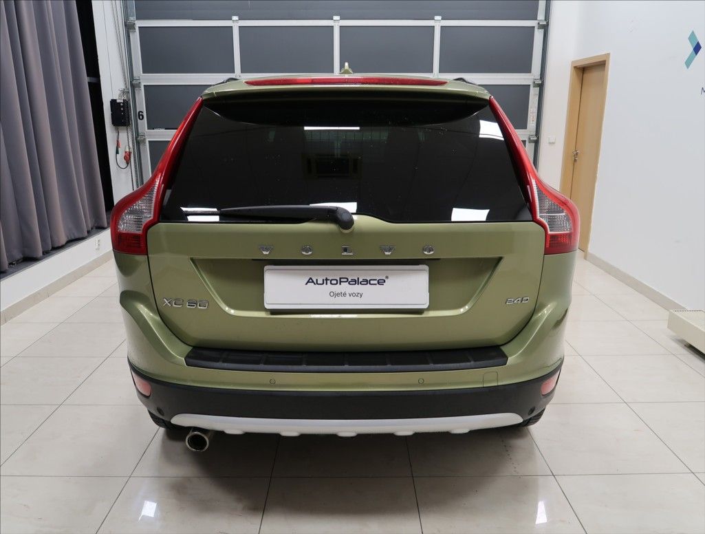 Volvo XC60, 2,4 D4 AWD AUT - fotka 6