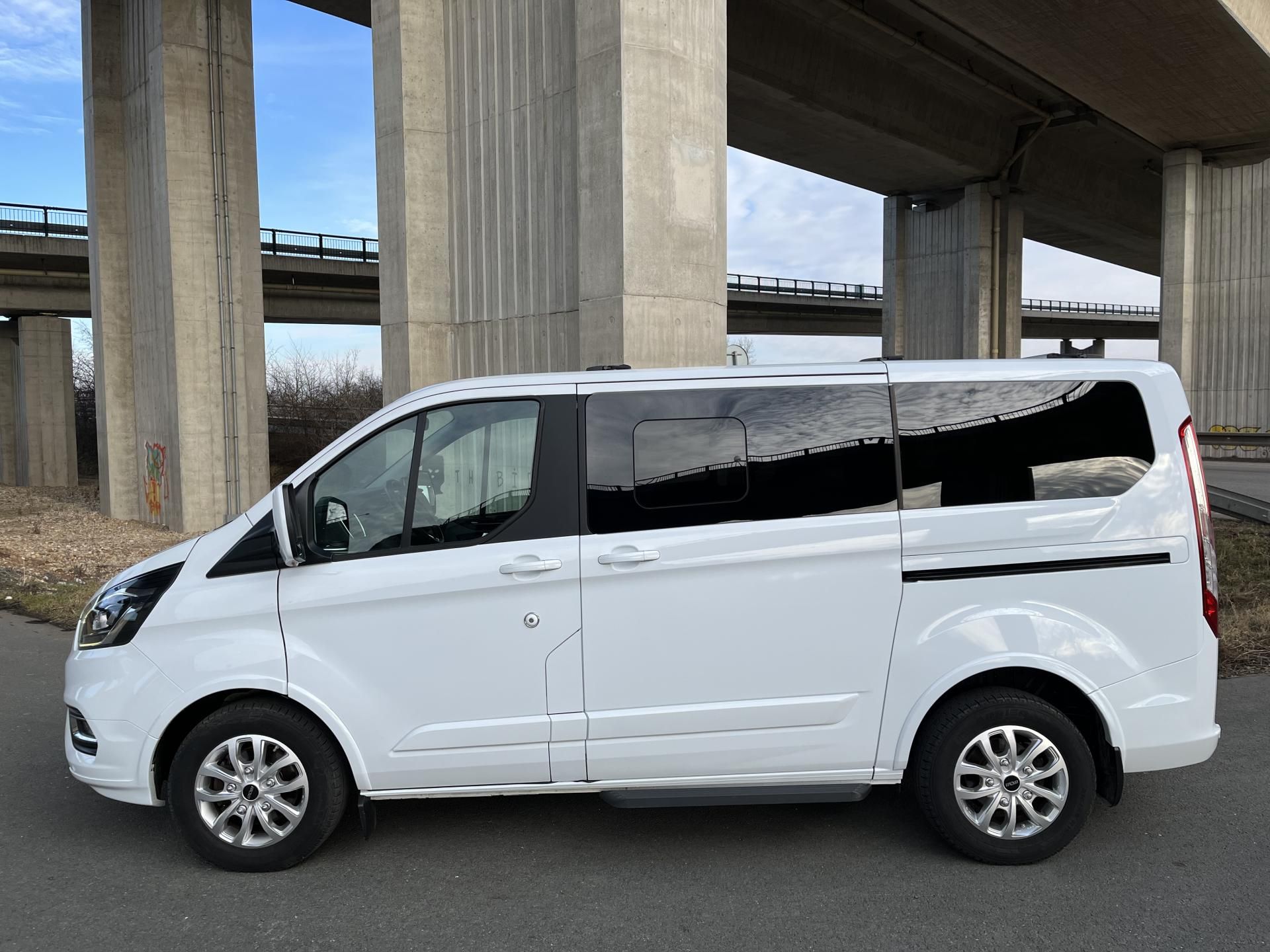 Ford Tourneo Custom, 2.0Eco TITANIUM 8M bez*MHEV ! - fotka 4