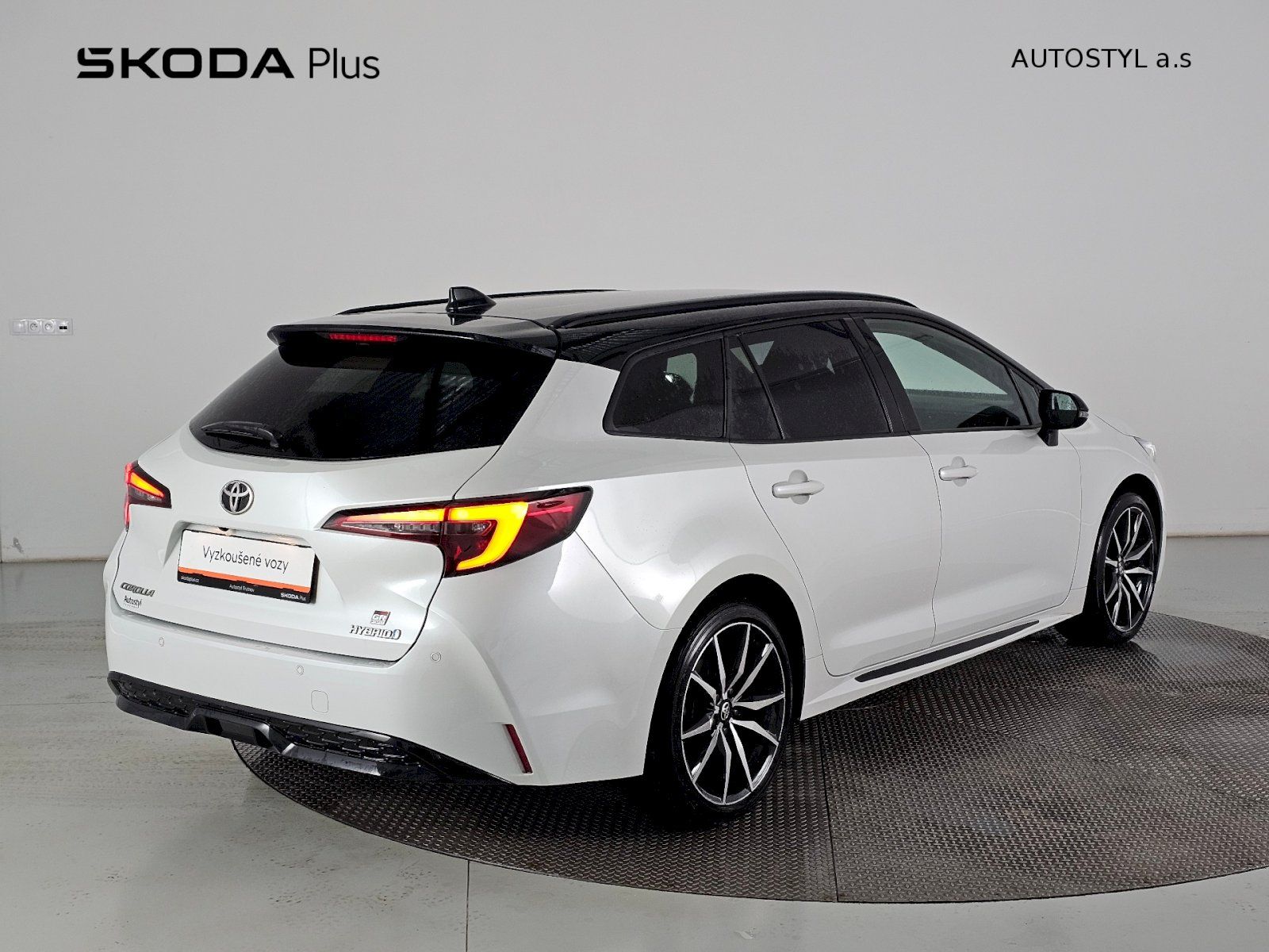 Toyota Corolla, 2.0HEV 197k GR Dynamic - fotka 2