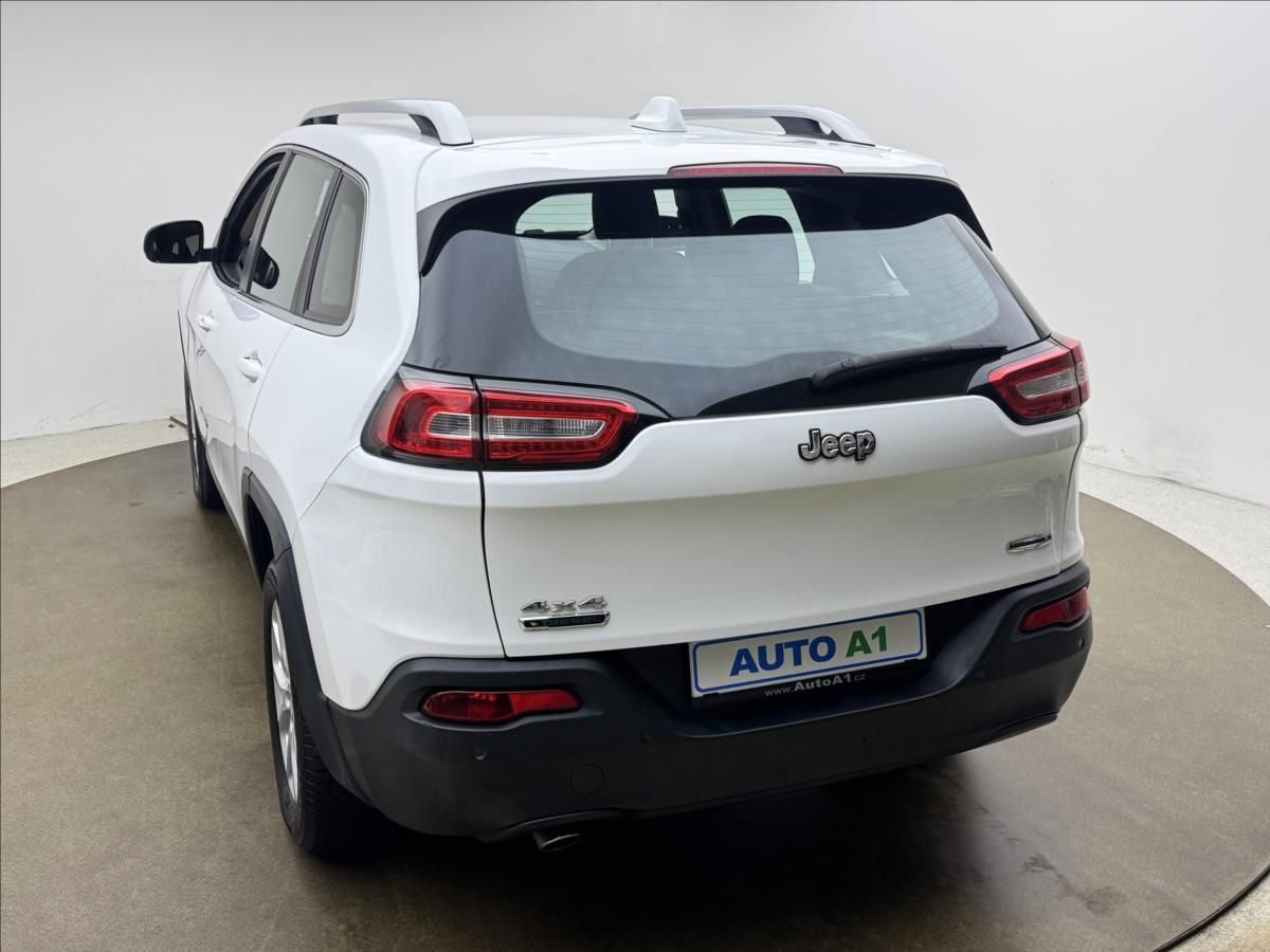 Jeep Cherokee, 2,0 103kW 4X4 AC NAVI SENZORY - fotka 6