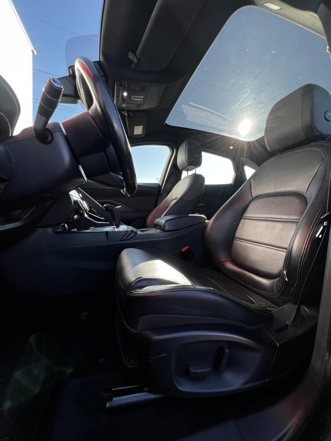 Jaguar E-Pace, 2.0T 147kW AWD 1.Maj Panorama - fotka 6