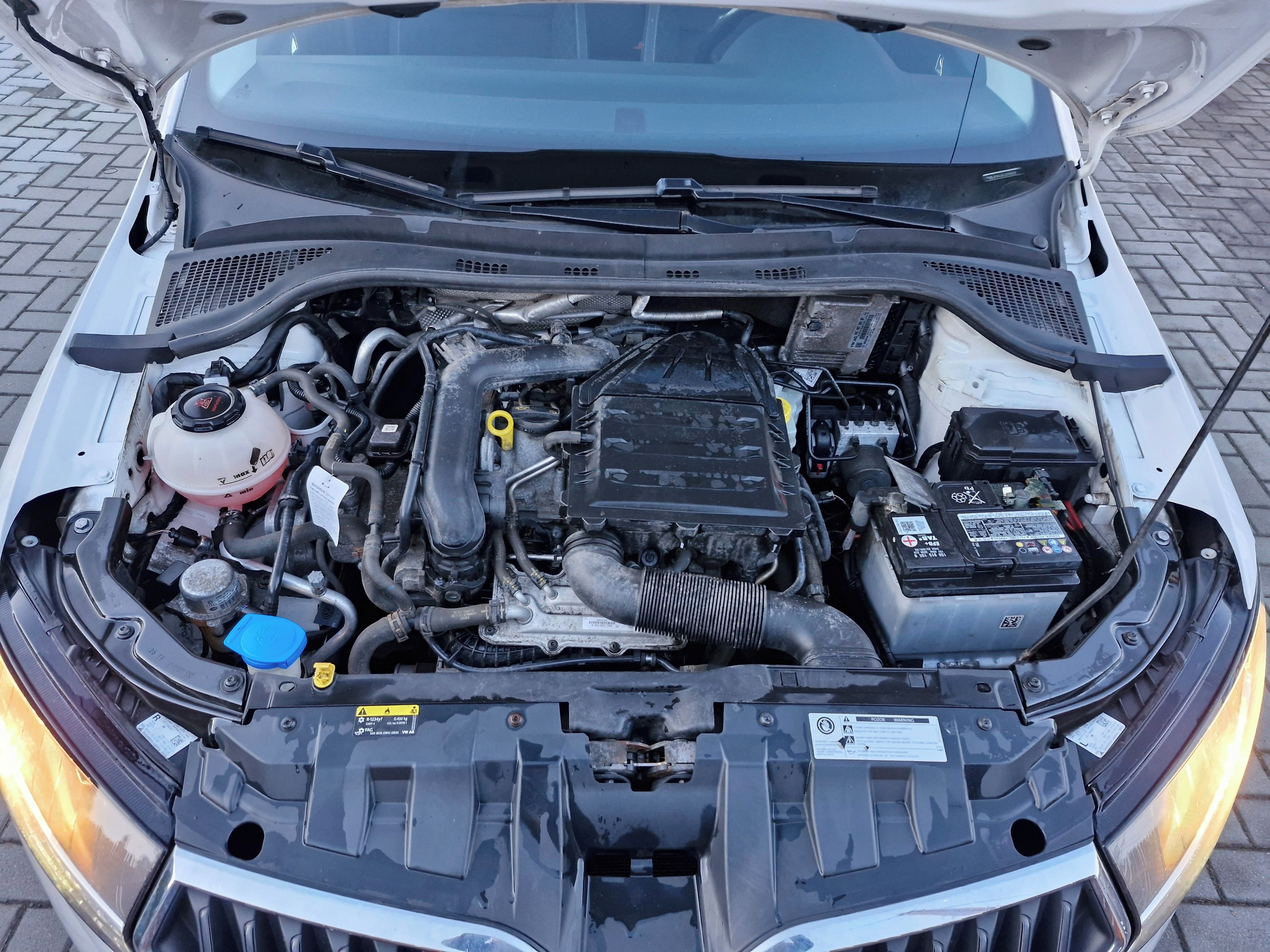 Škoda Fabia, 1,0 tsi, 70kw, Čr, TZ, serv.kn - fotka 2