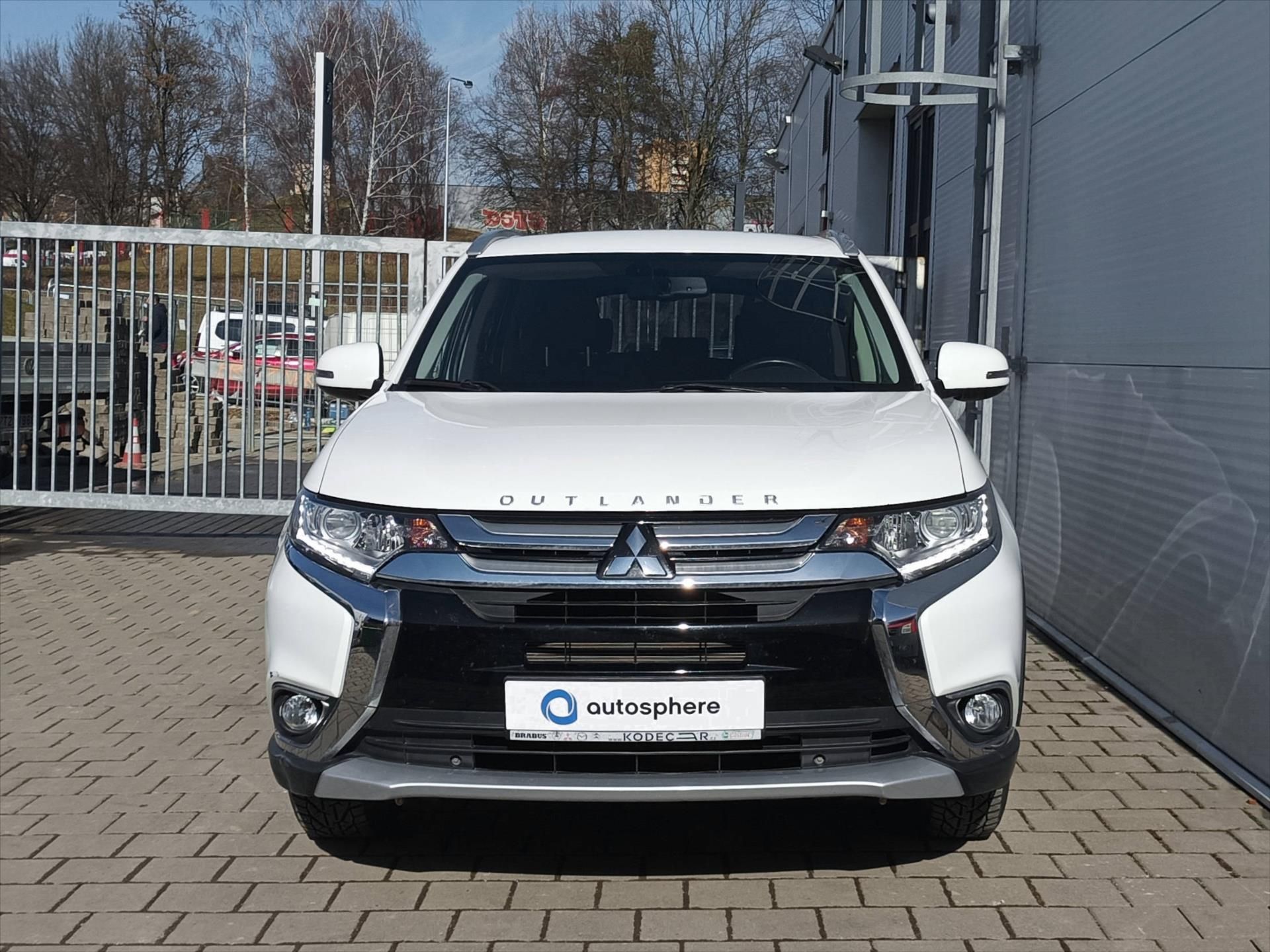 Mitsubishi Outlander, 2,0 MIVEC 150k 5MAN 4x2  Inten - fotka 2