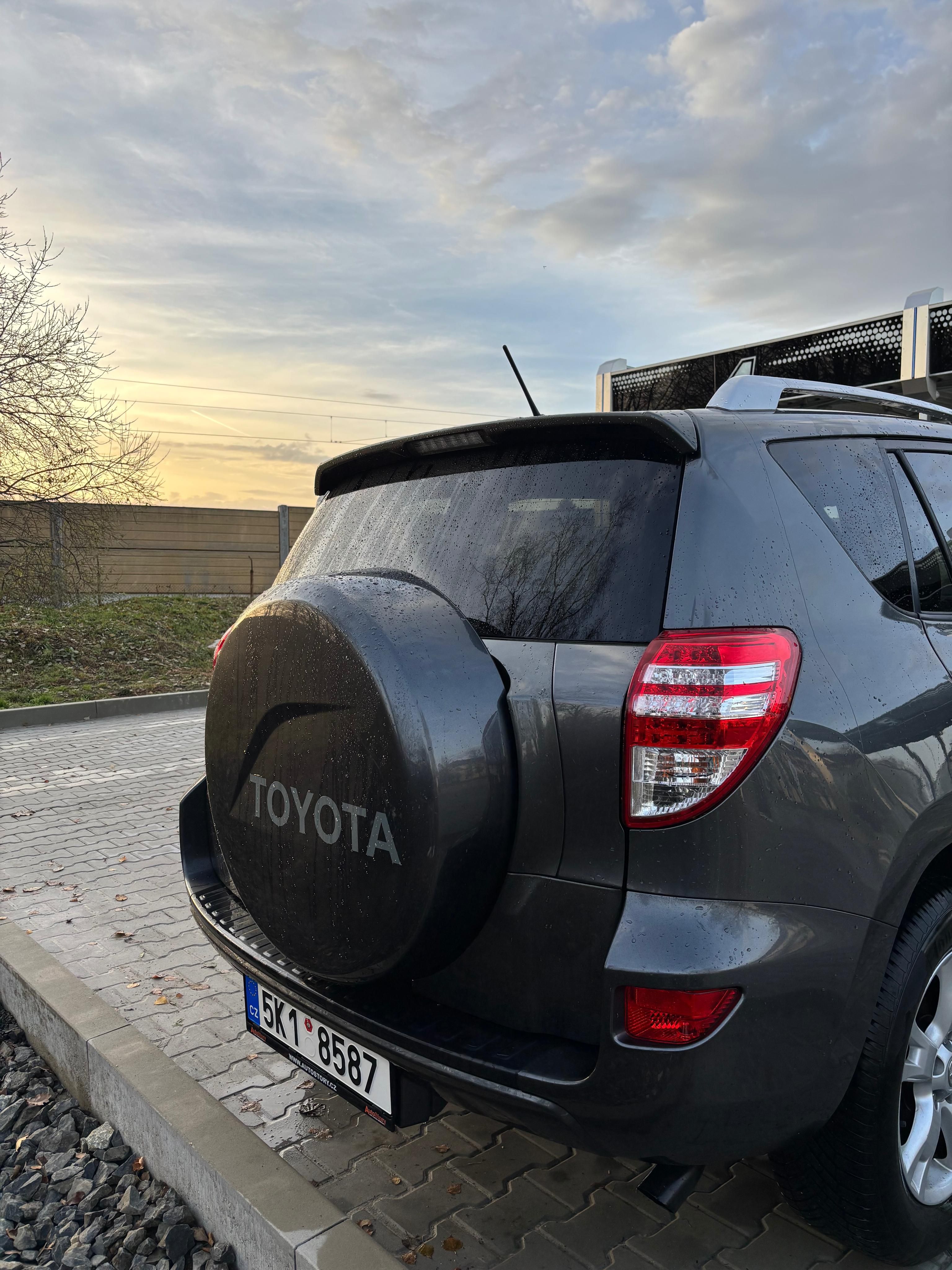 Toyota Rav4 - fotka 3