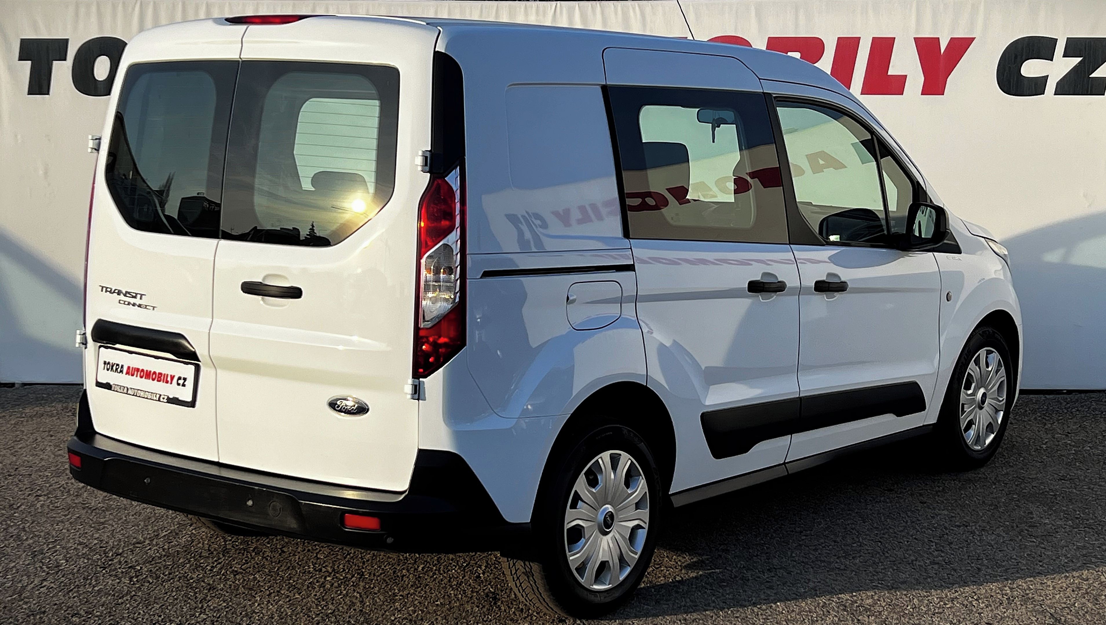 Ford Tourneo Connect, 1.5TDCI Klima Park.Senzory ČR - fotka 4
