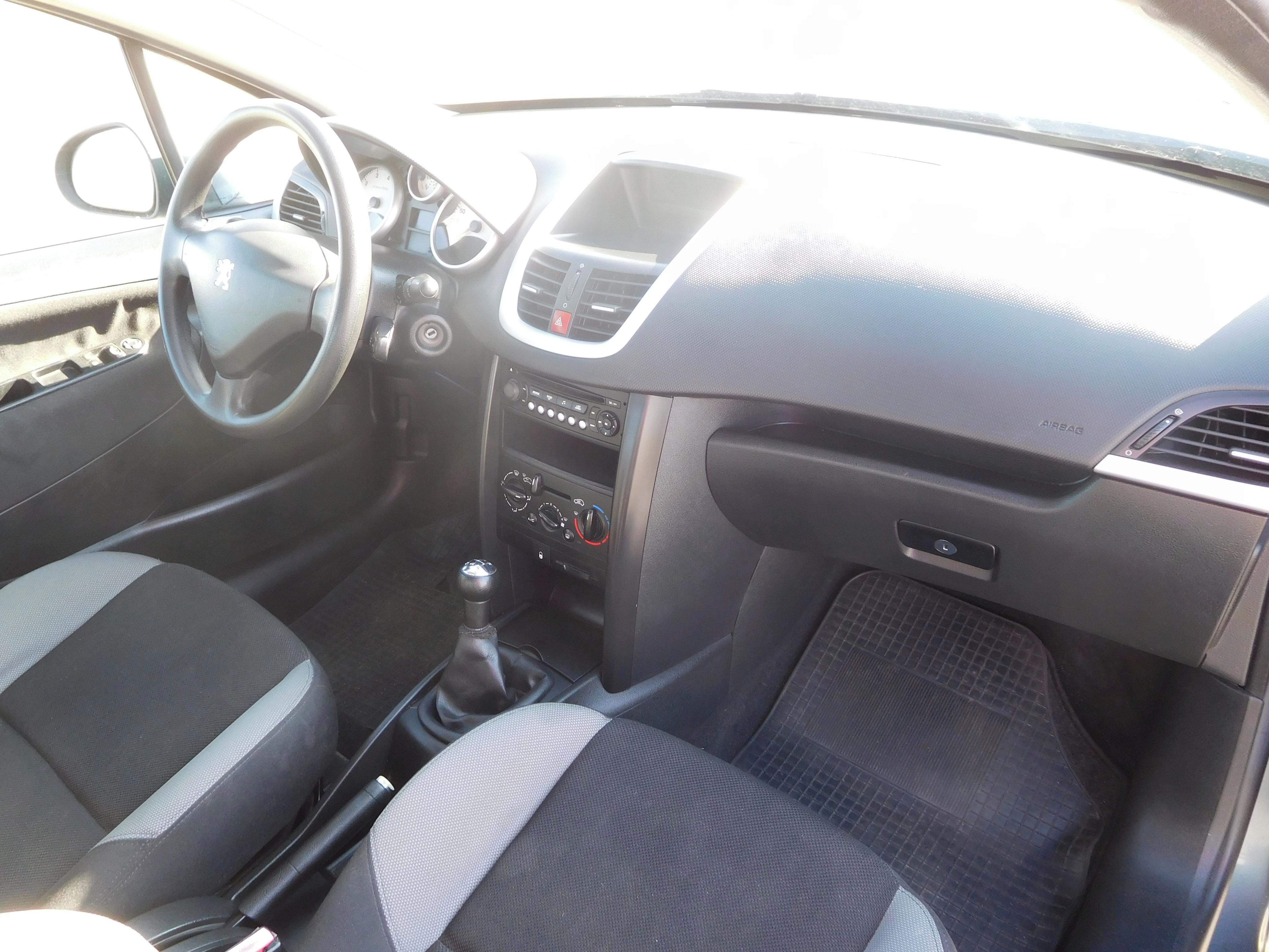 Peugeot 207, 1.4i Urban, 54 kW, Klima - fotka 5