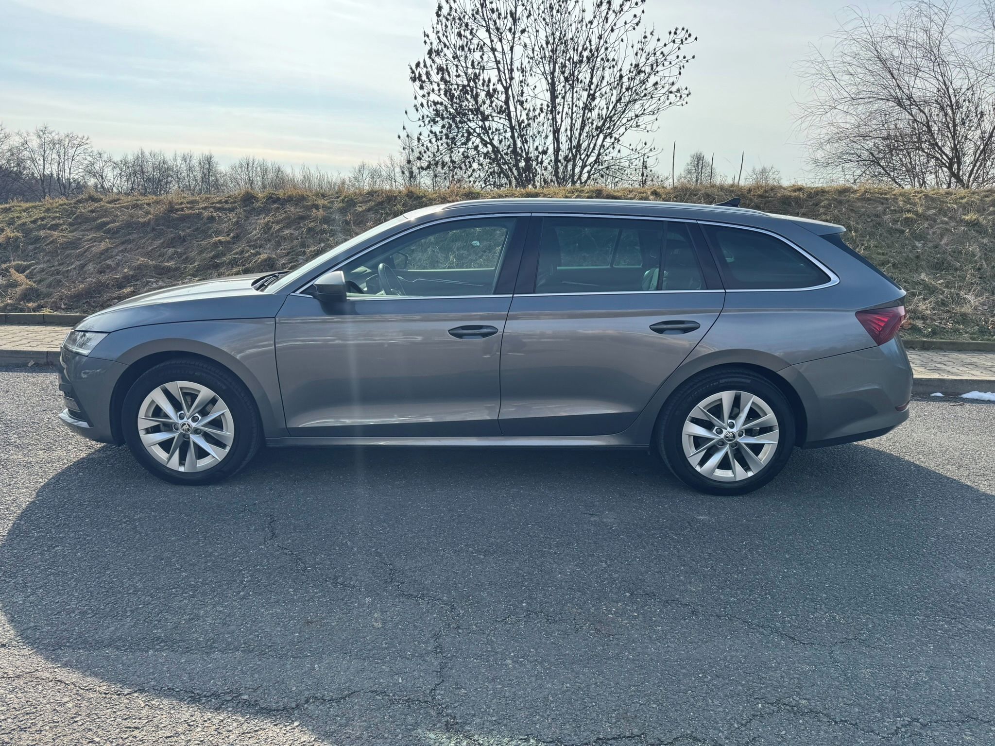 Škoda Octavia, 1.0TSI PANORAMA / 1. MAJITEL - fotka 6