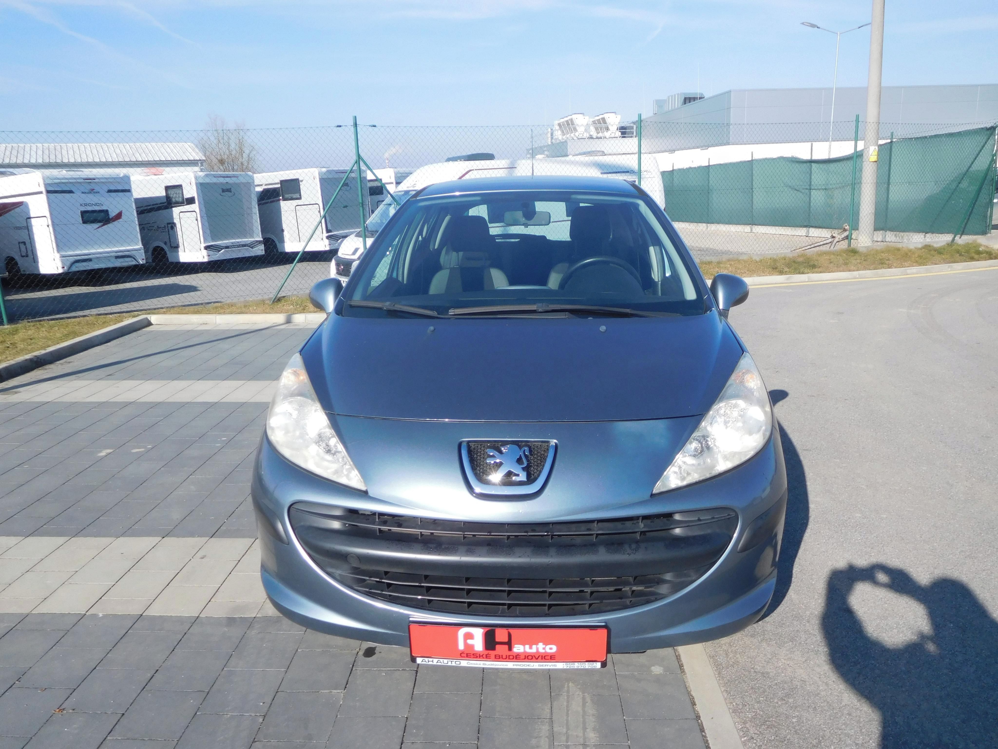 Peugeot 207, 1.4i Urban, 54 kW, Klima - fotka 6