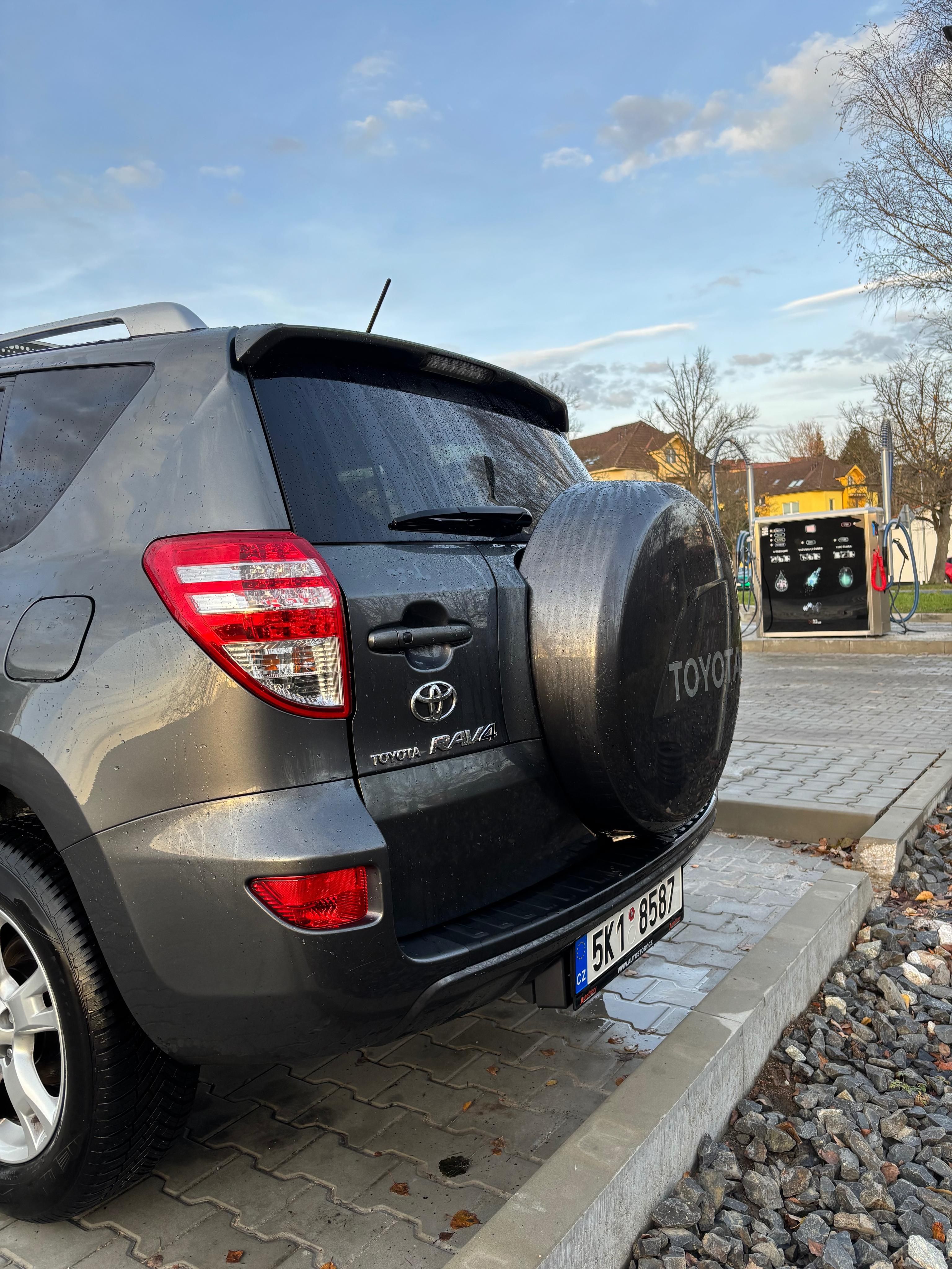 Toyota Rav4 - fotka 4
