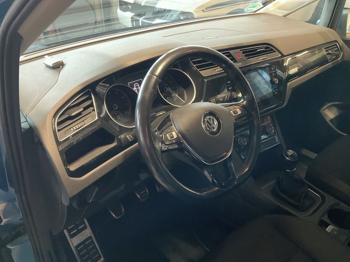 Volkswagen Touran, 1.4 Tsi 110 KW SOUND r.2018 - fotka 2