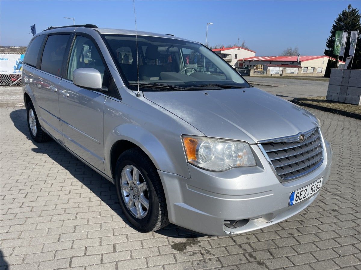 Chrysler Town & Country, 3,8 i V6 RT LPG Automat 7míst - fotka 6