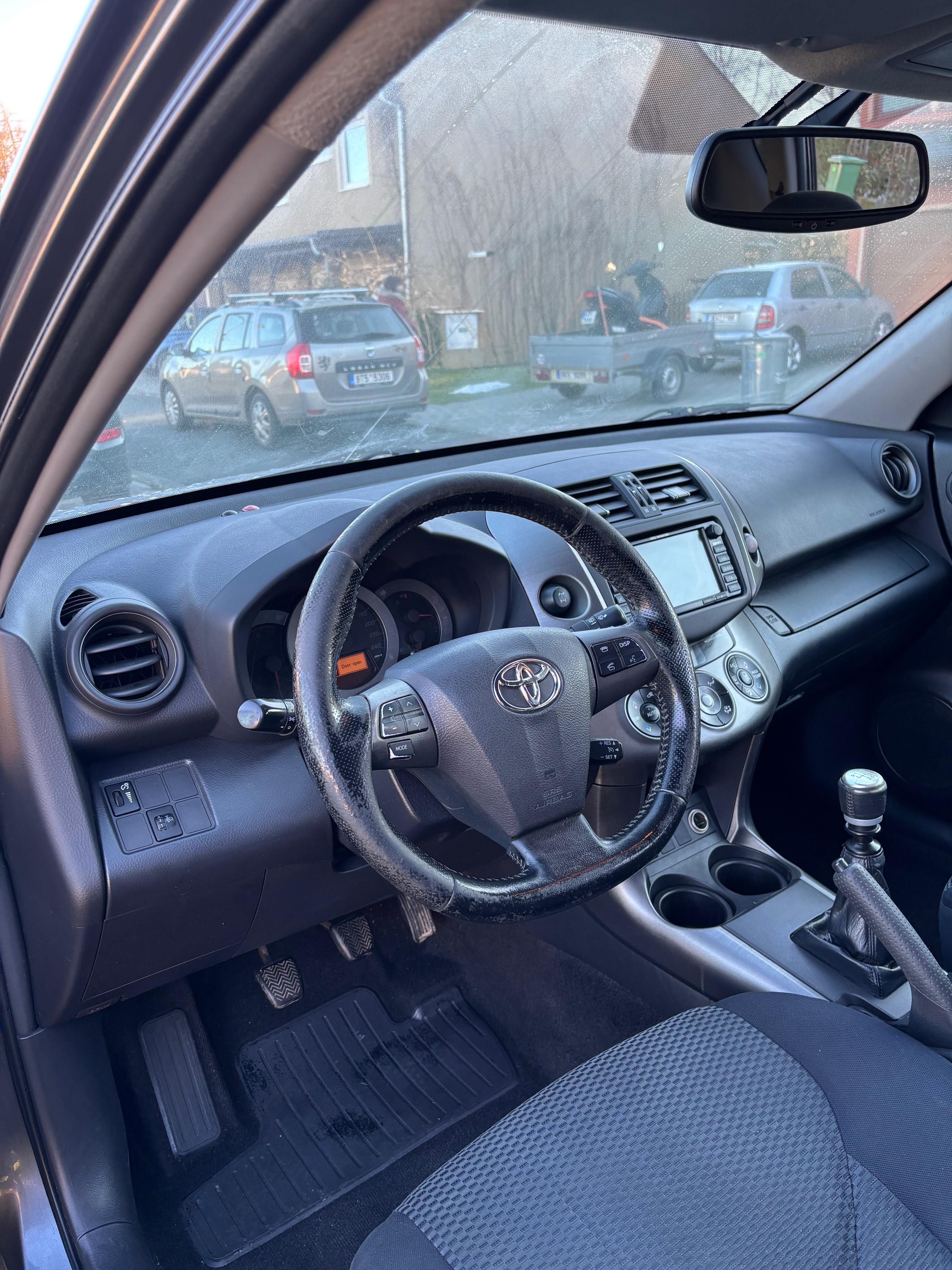 Toyota Rav4 - fotka 5