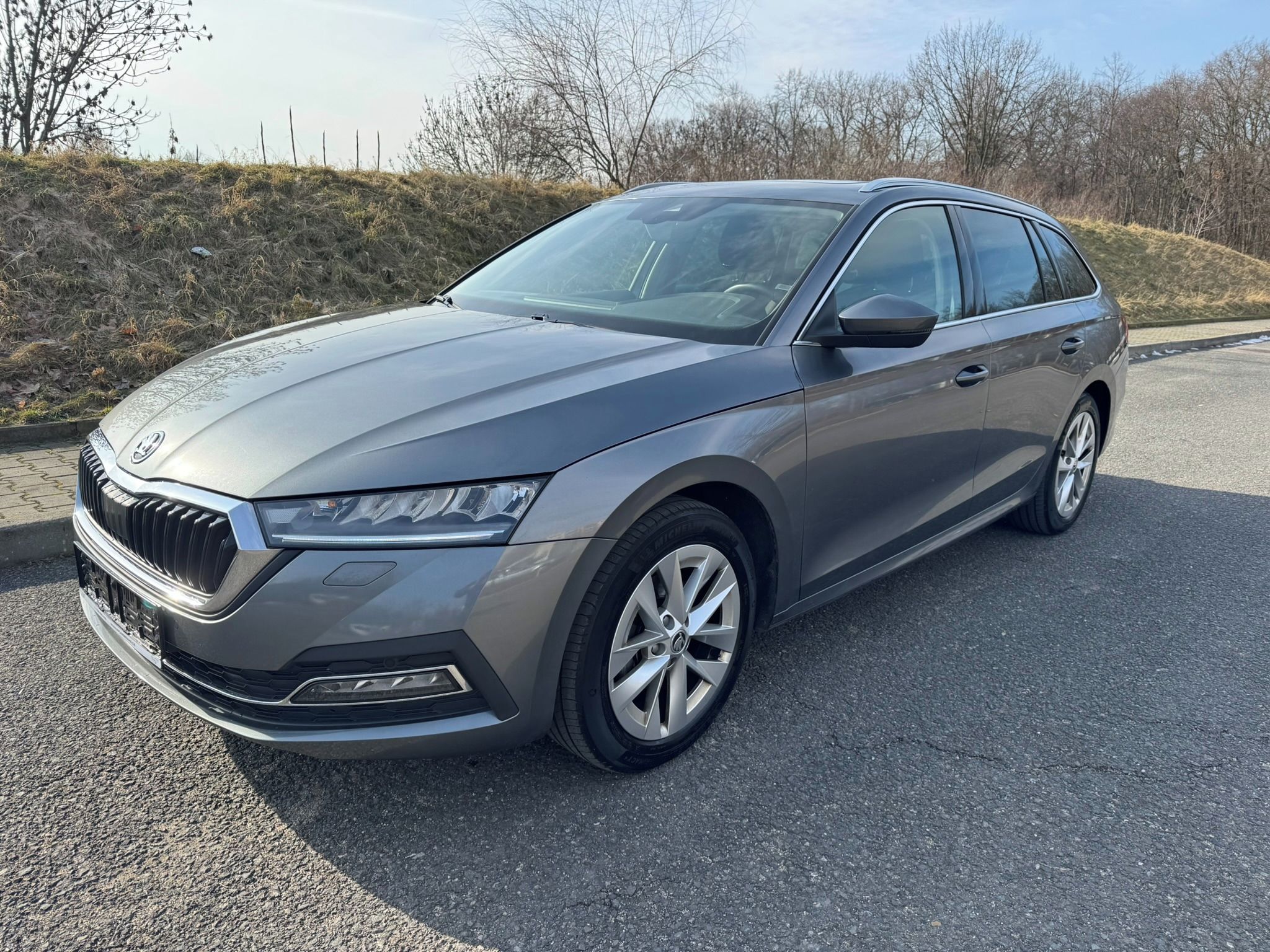Škoda Octavia, 1.0TSI PANORAMA / 1. MAJITEL - fotka 4