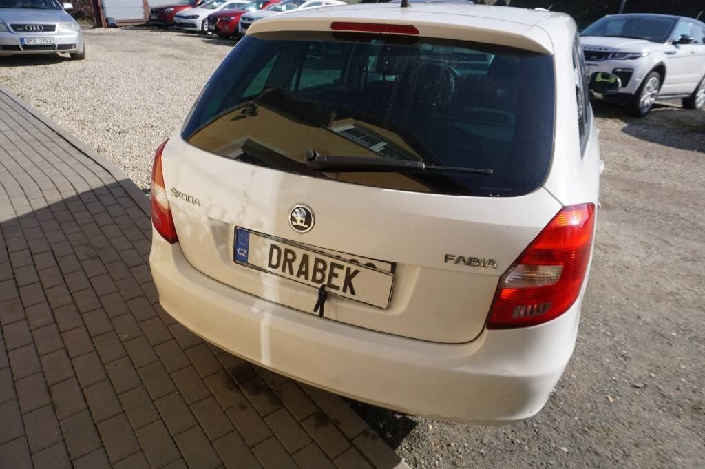 Škoda Fabia, 1,6 NOVE V ČR - fotka 2