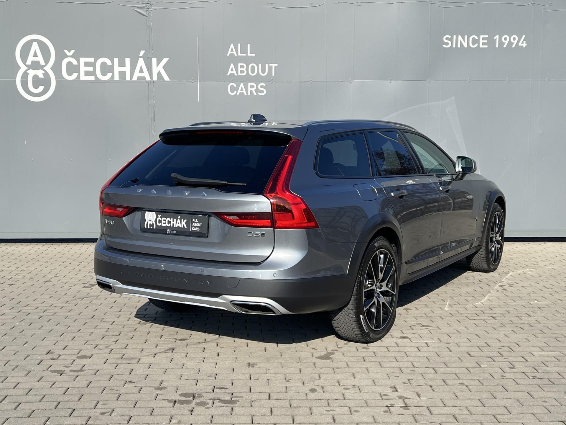 Volvo V90, 2.0d*173Kw*CrossCountry*4x4*AT - fotka 5