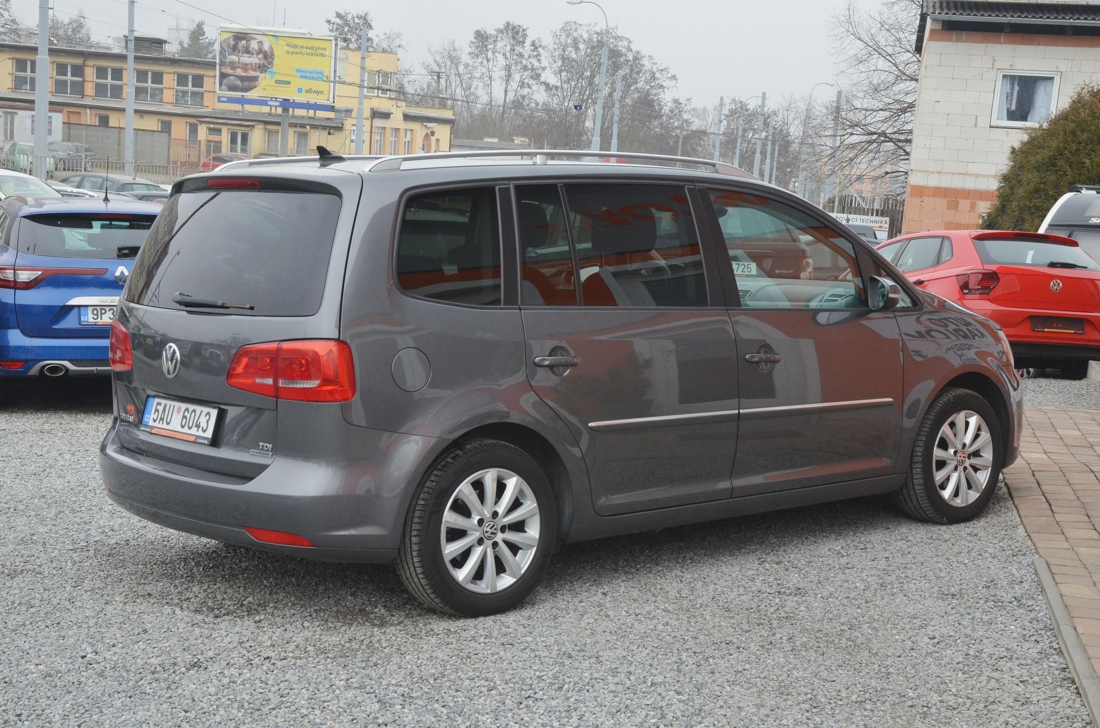 Volkswagen Touran, 1.6 TDi 77kW PANORAMA NAVI - fotka 6