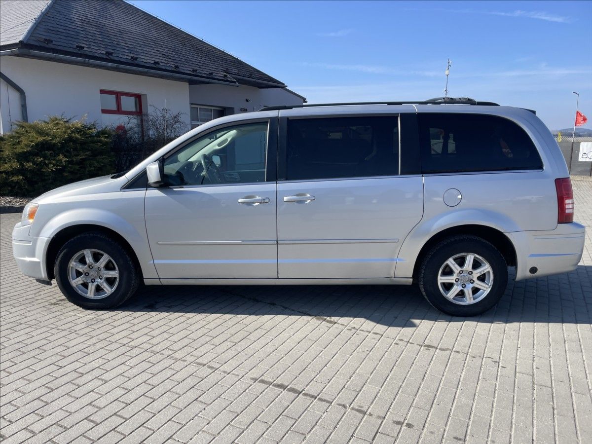 Chrysler Town & Country, 3,8 i V6 RT LPG Automat 7míst - fotka 2