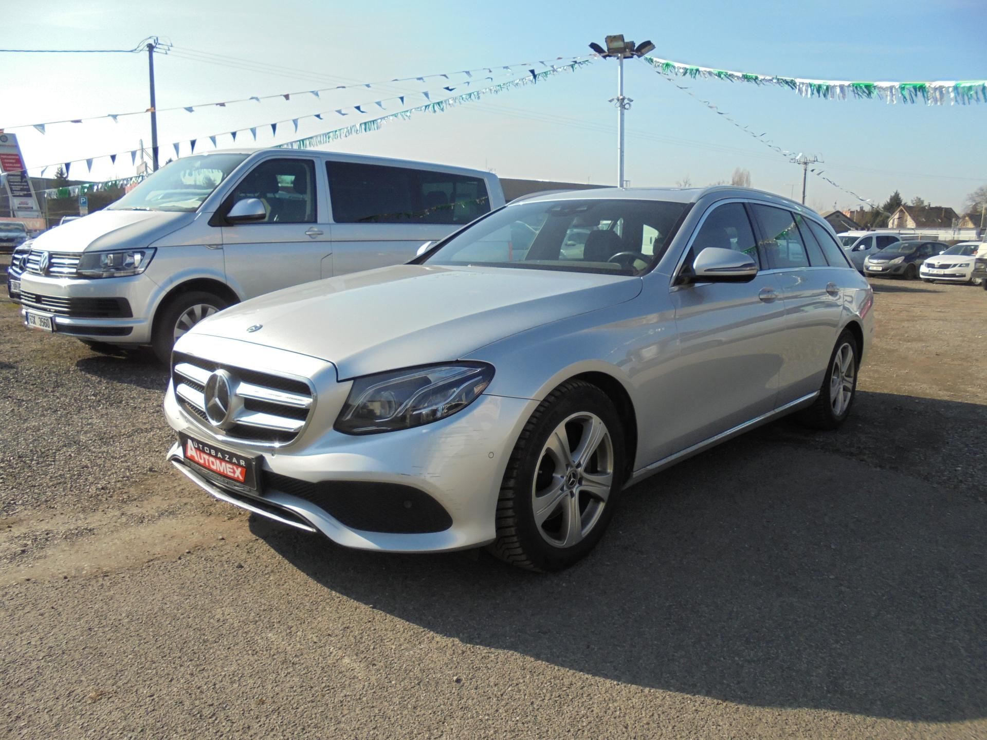 Mercedes-Benz Třídy E, 220D - 4MATIC - SUPER VÝBAVA - fotka 3