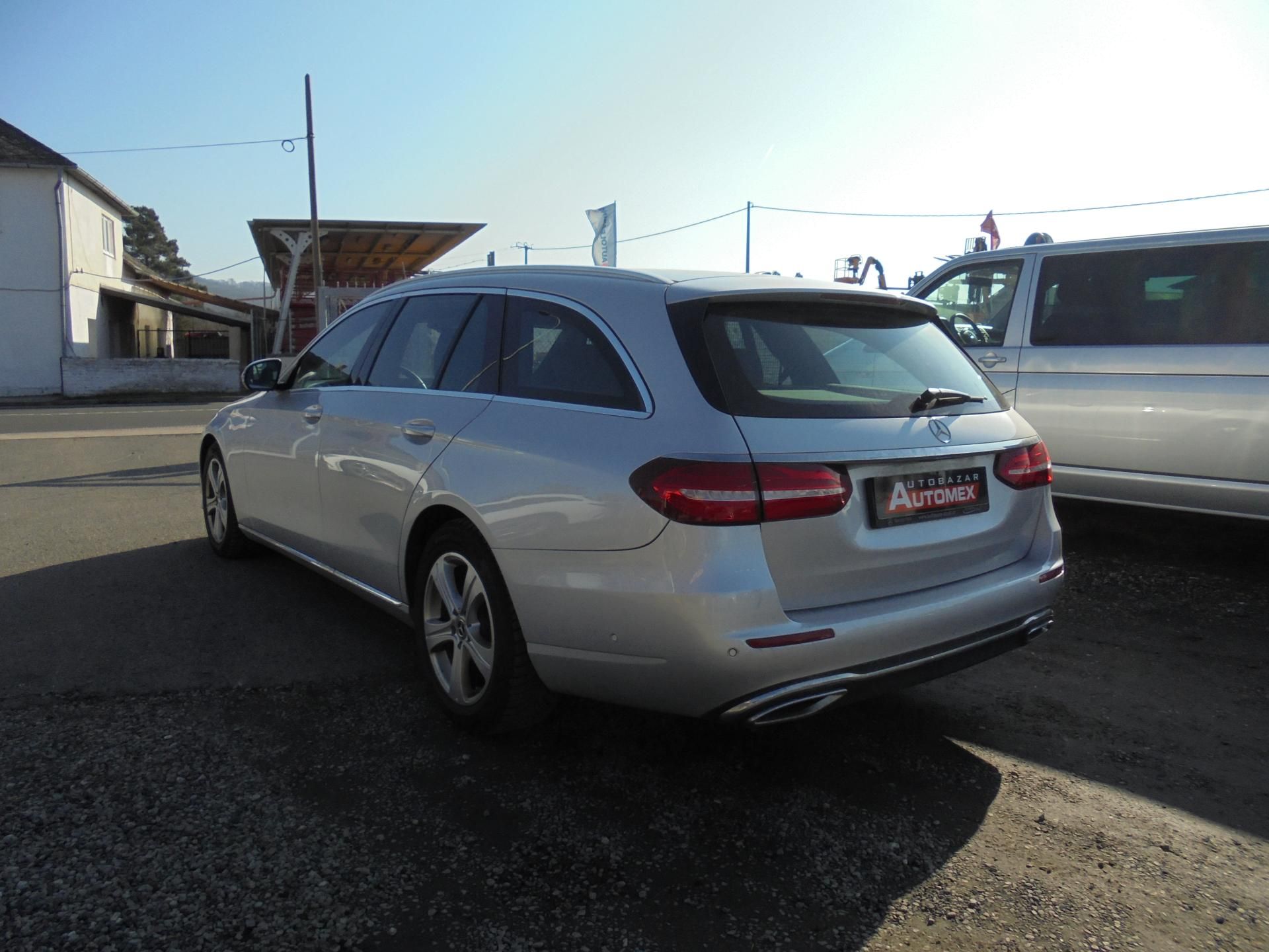 Mercedes-Benz Třídy E, 220D - 4MATIC - SUPER VÝBAVA - fotka 5
