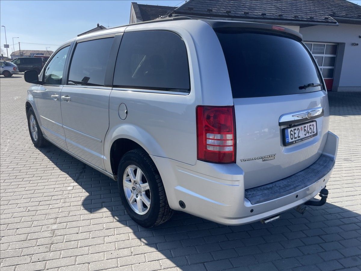 Chrysler Town & Country, 3,8 i V6 RT LPG Automat 7míst - fotka 3