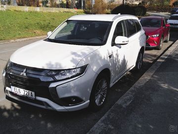 2.4 PHEV úsporné 4x4-1.majitel