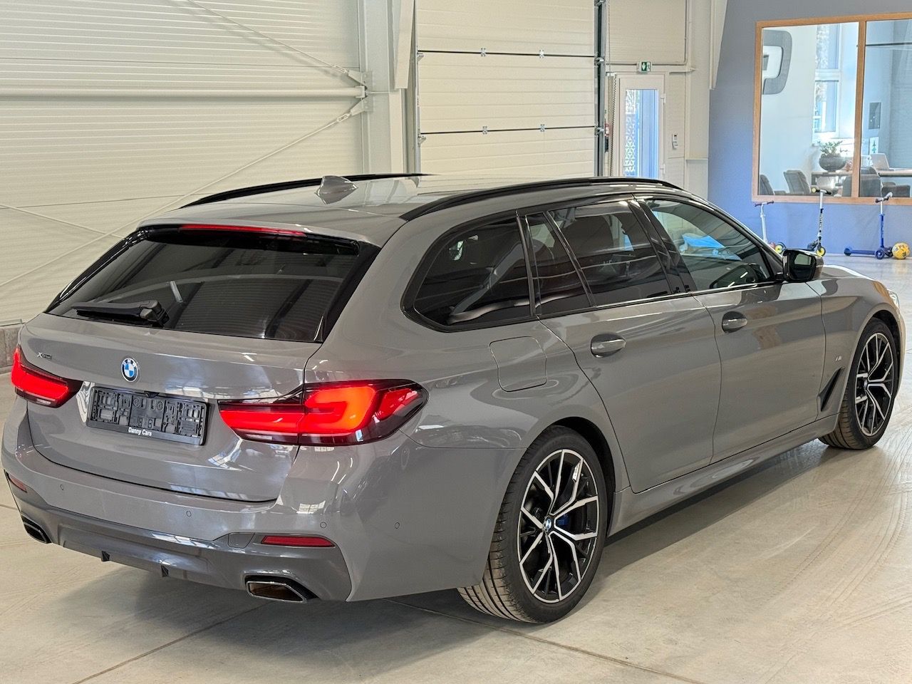 BMW Řada 5, 530d xDrive, G31 LCI, paket M - fotka 4