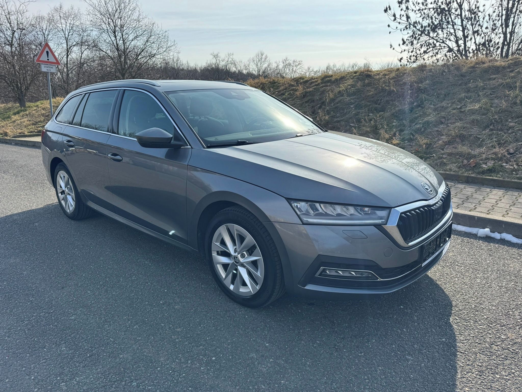 Škoda Octavia, 1.0TSI PANORAMA / 1. MAJITEL - fotka 5