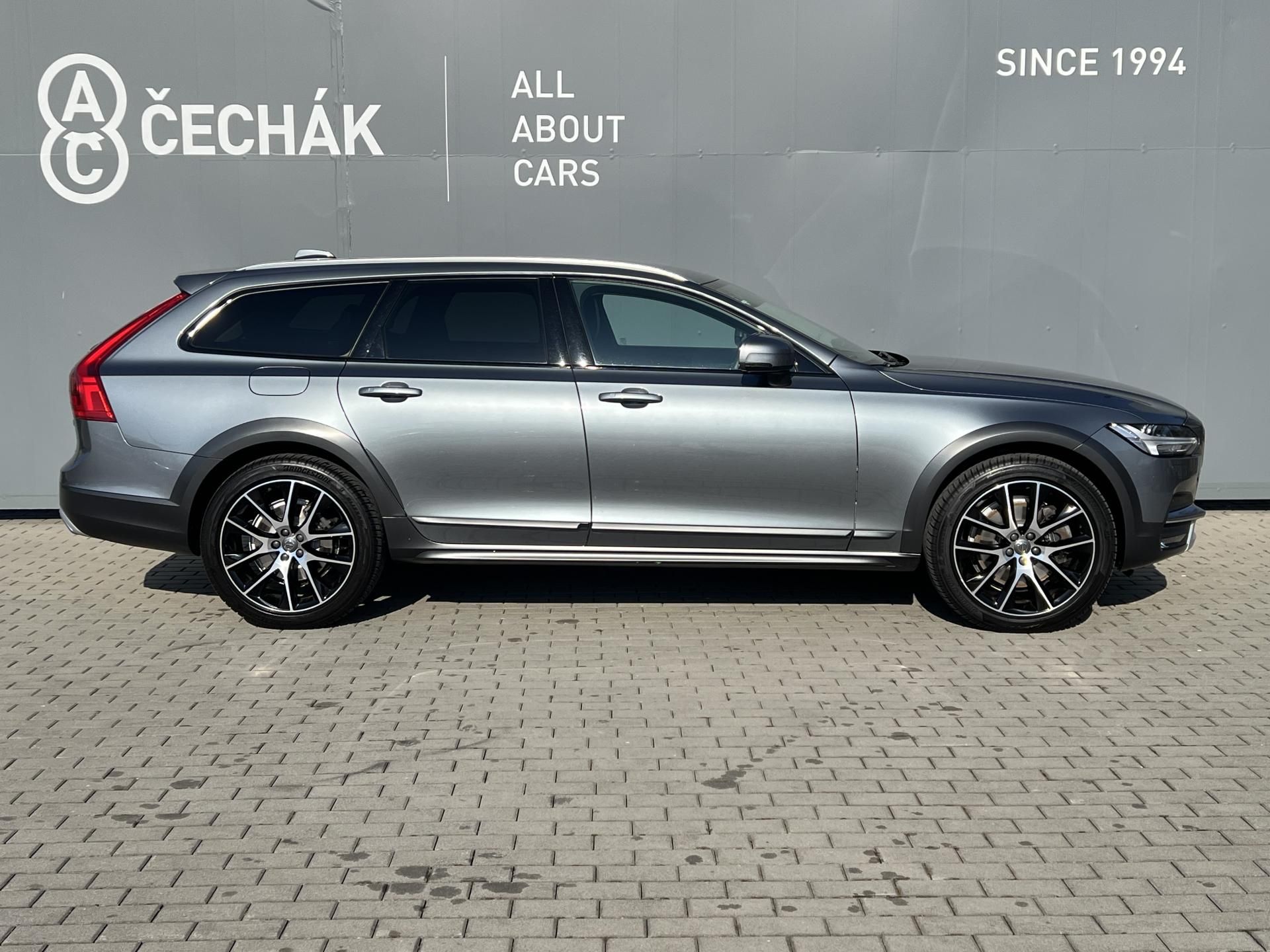 Volvo V90, 2.0d*173Kw*CrossCountry*4x4*AT - fotka 4