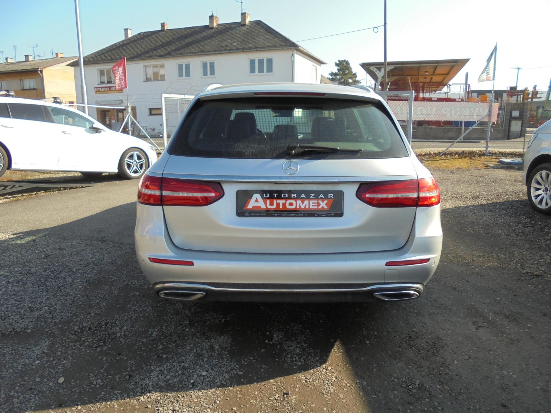Mercedes-Benz Třídy E, 220D - 4MATIC - SUPER VÝBAVA - fotka 6