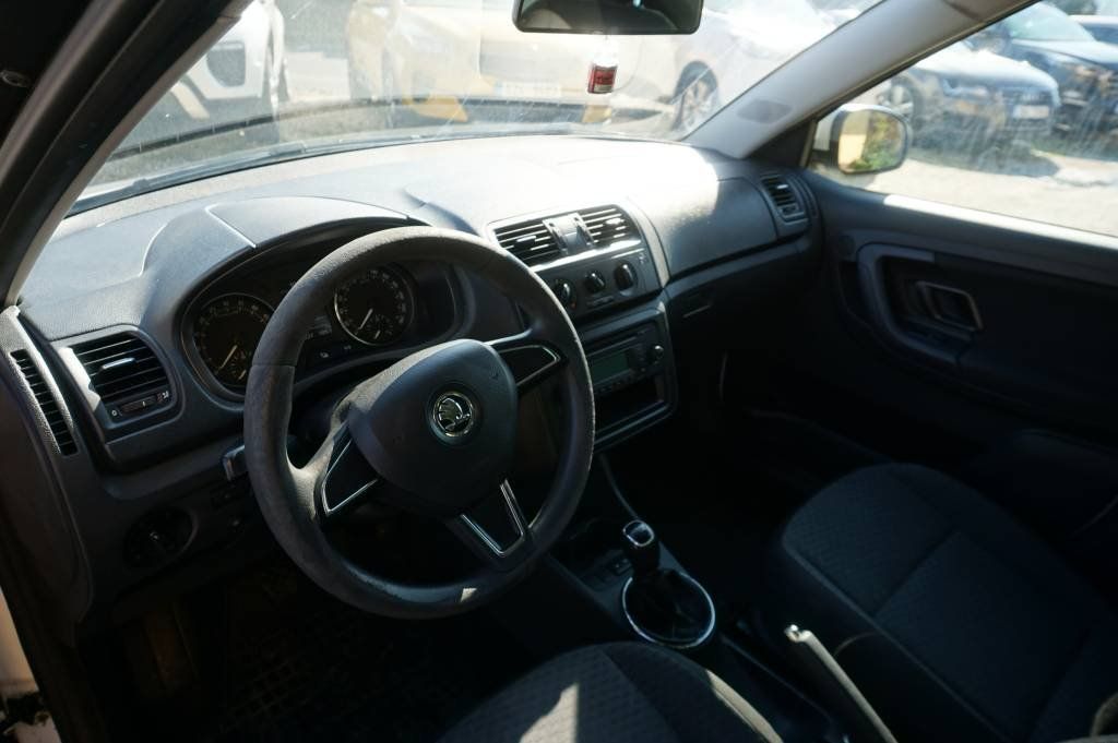 Škoda Fabia, 1,6 NOVE V ČR - fotka 3