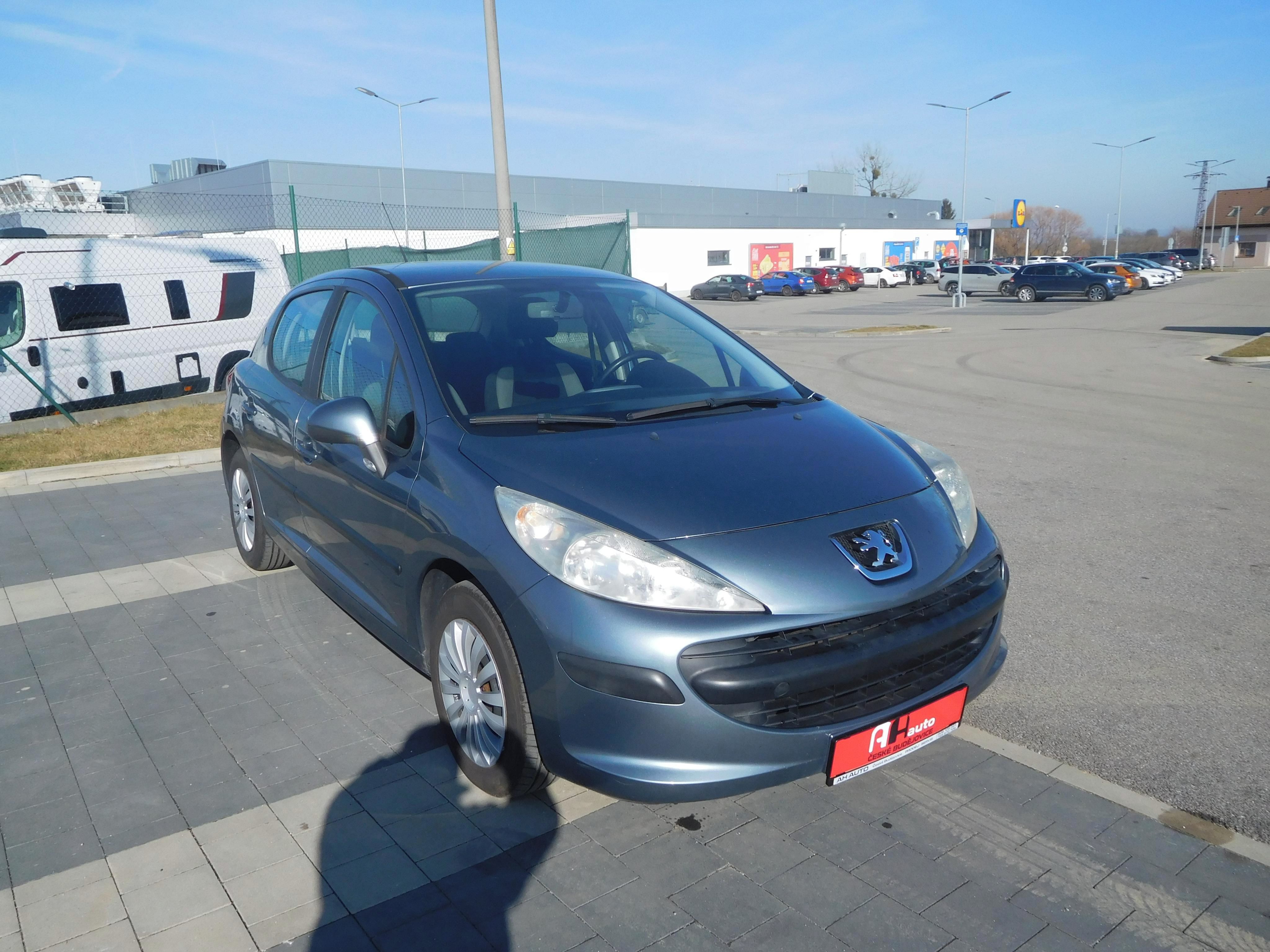 Peugeot 207, 1.4i Urban, 54 kW, Klima - fotka 2