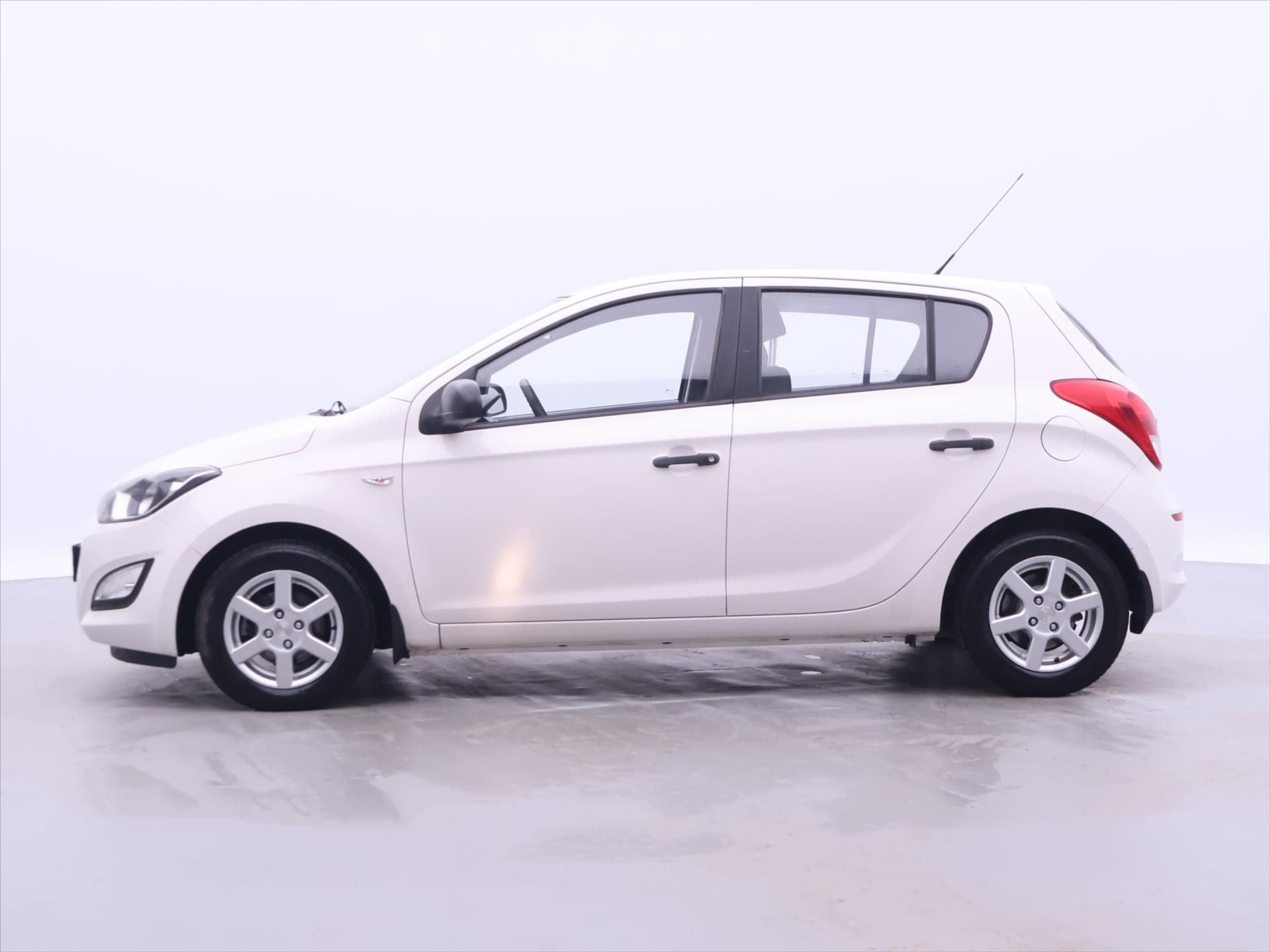 Hyundai i20, 1,3 i 62kW CZ Klima DPH - fotka 4