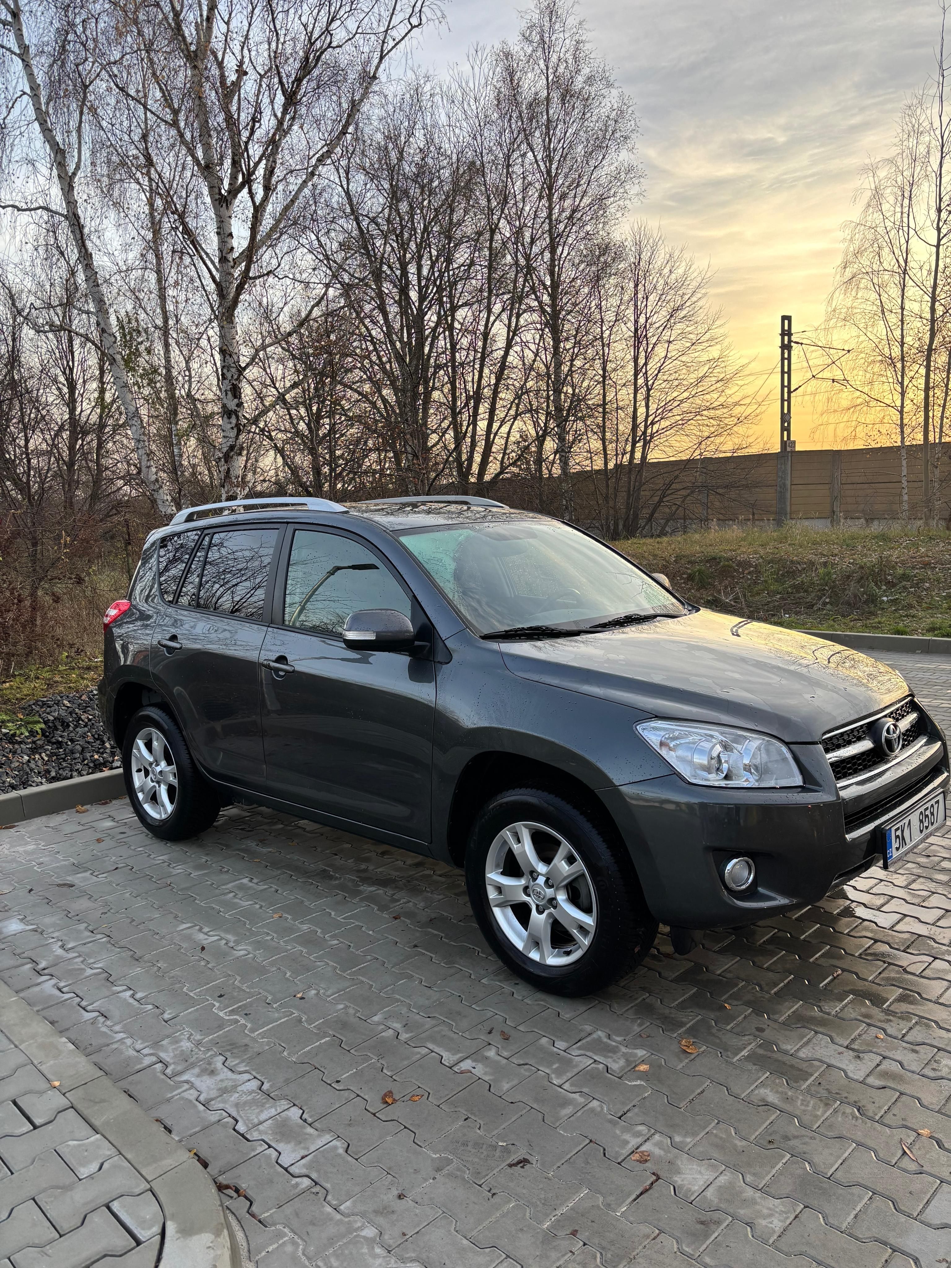 Toyota Rav4 - fotka 2