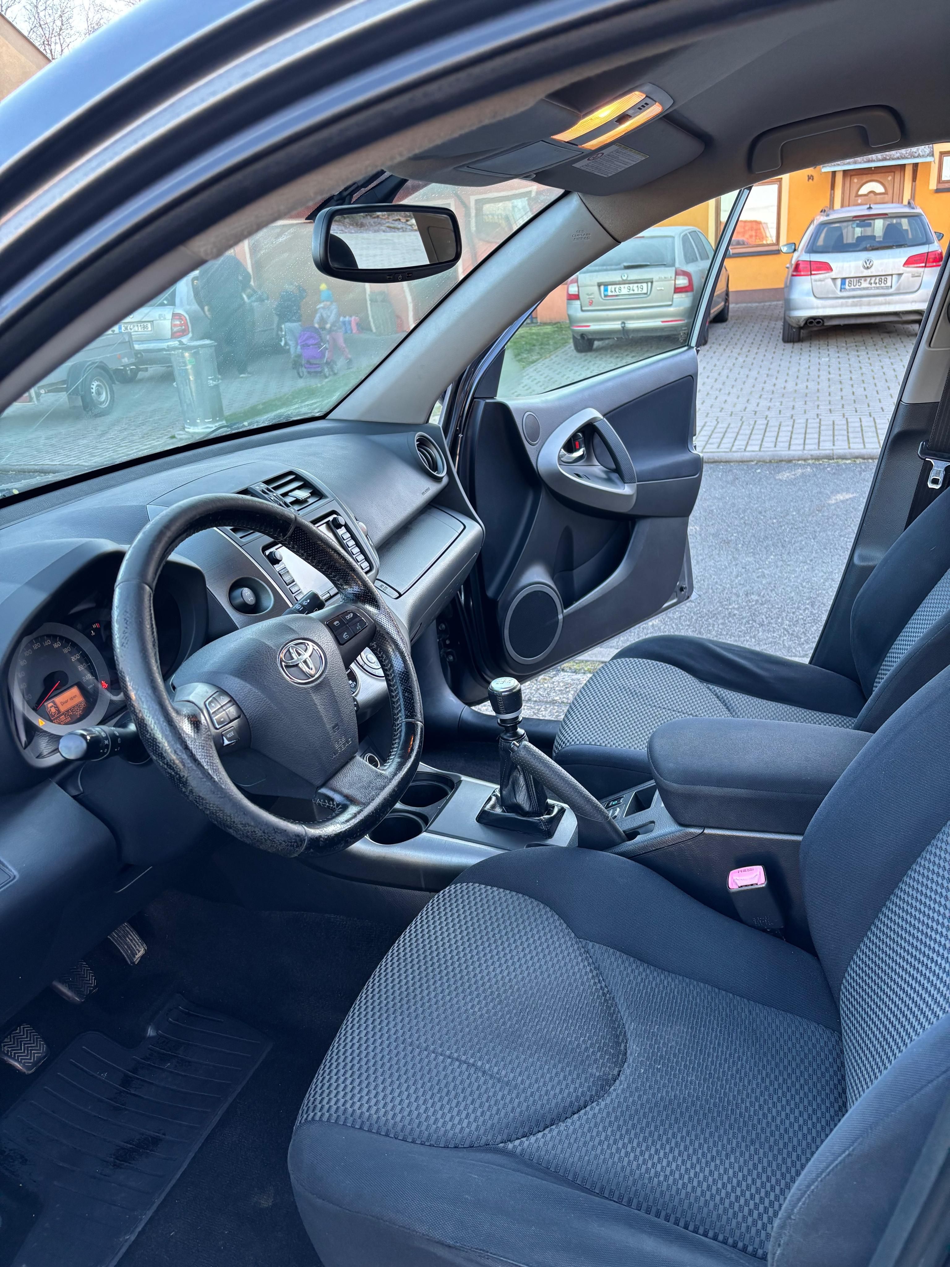 Toyota Rav4 - fotka 6