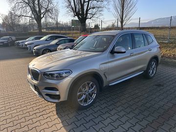 xDrive30e, nez. Topeni, tazne