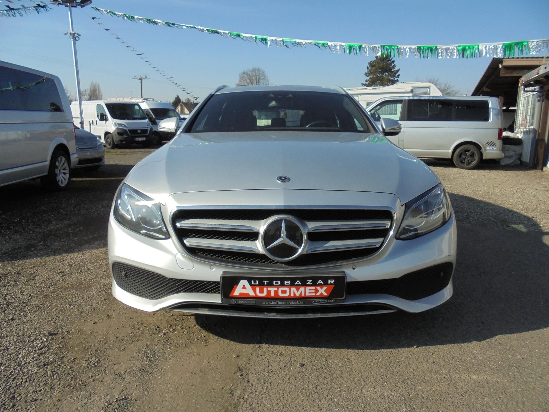 Mercedes-Benz Třídy E, 220D - 4MATIC - SUPER VÝBAVA - fotka 2
