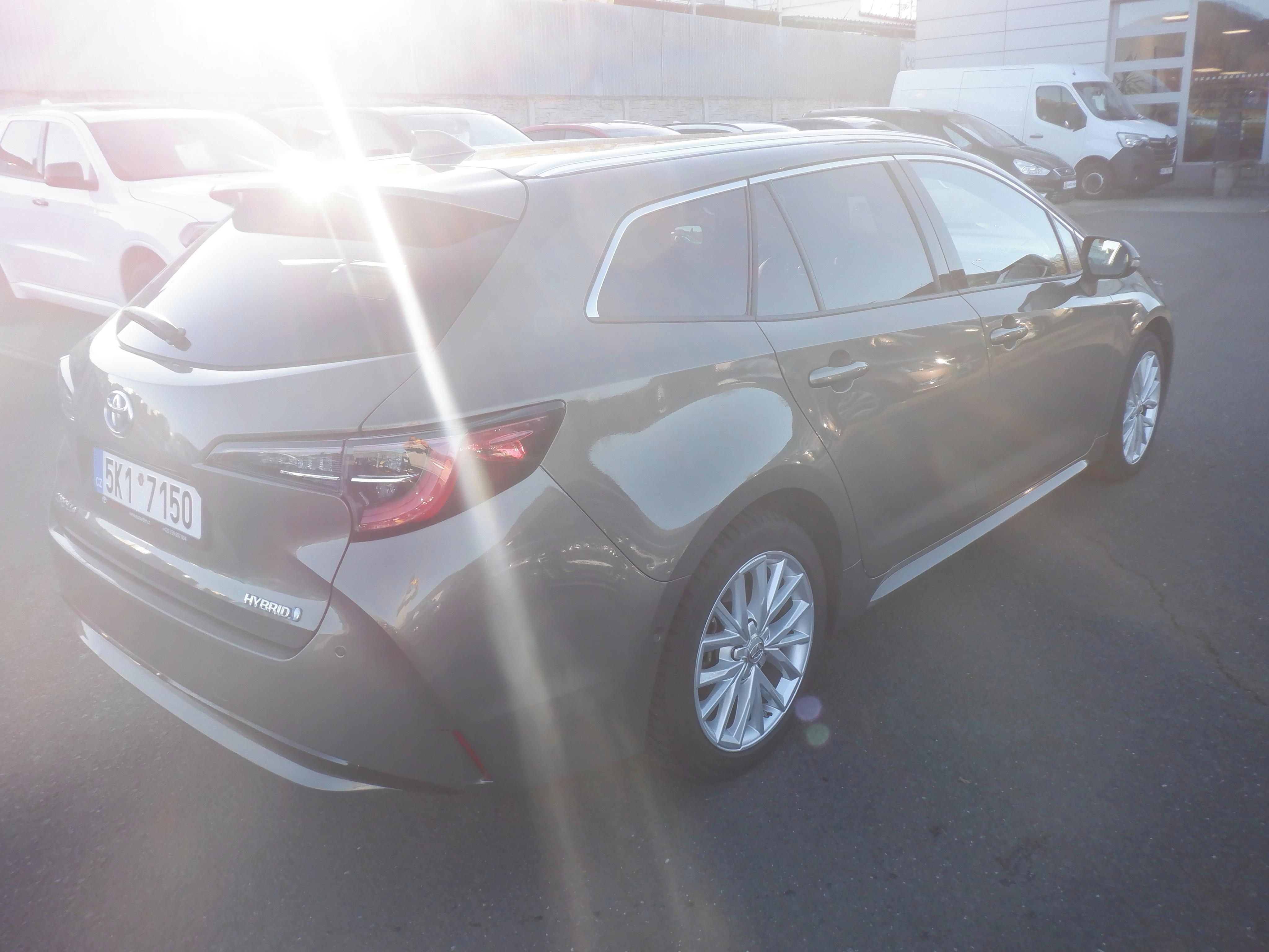 Toyota Corolla, 1.8 HEV Comfort Style,1.maj.ČR - fotka 5