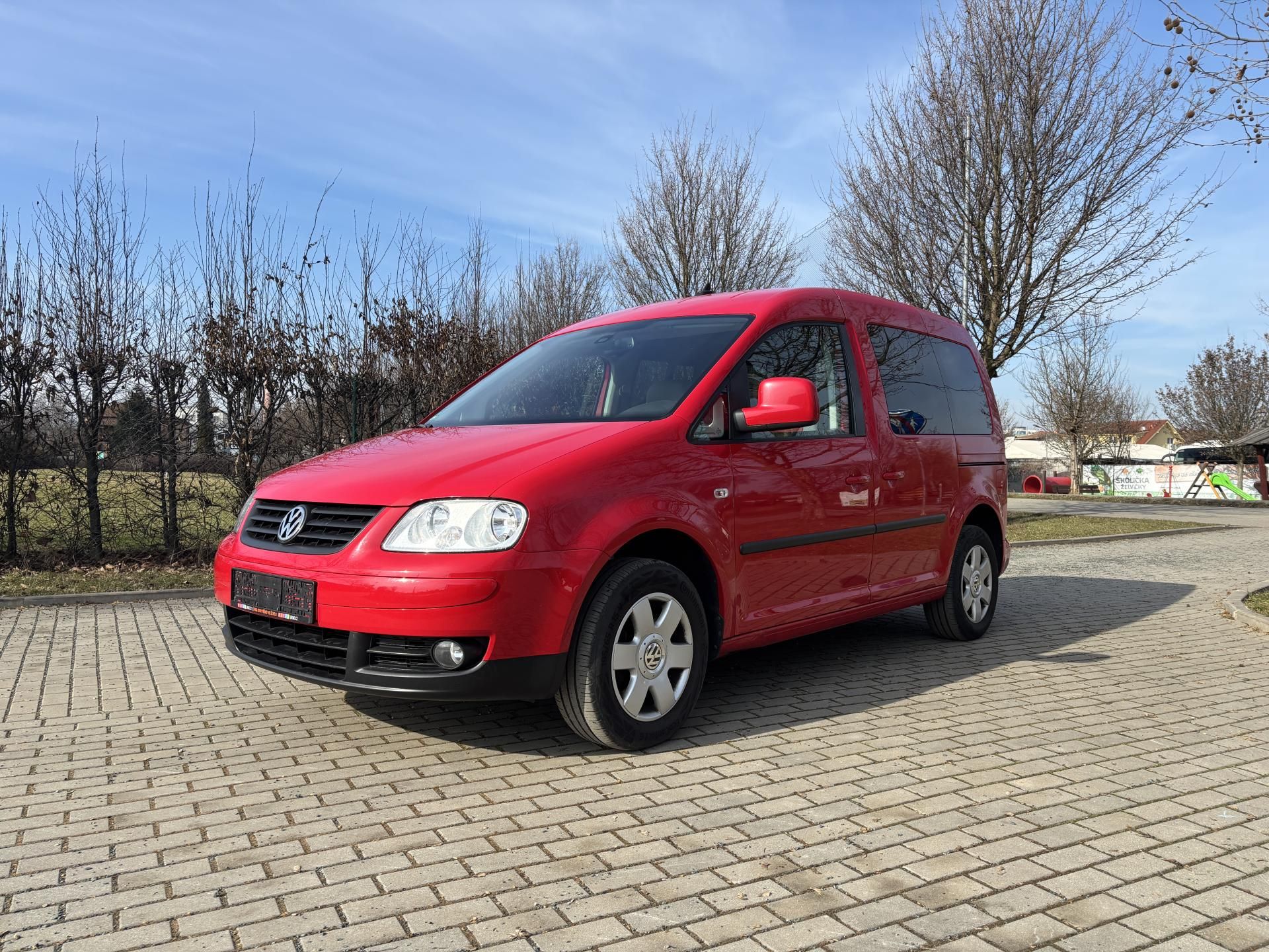 Volkswagen Caddy, 1.6 75kw Life 7 míst - fotka 2